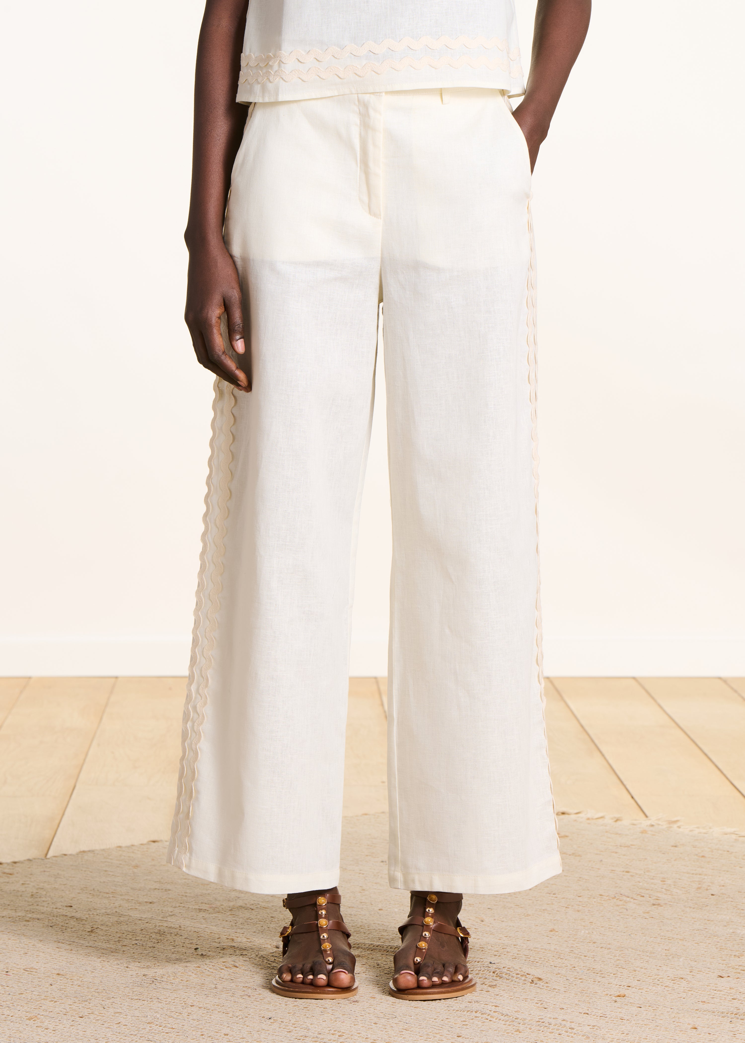 Wide high-waisted trousers in off-white linen and cotton