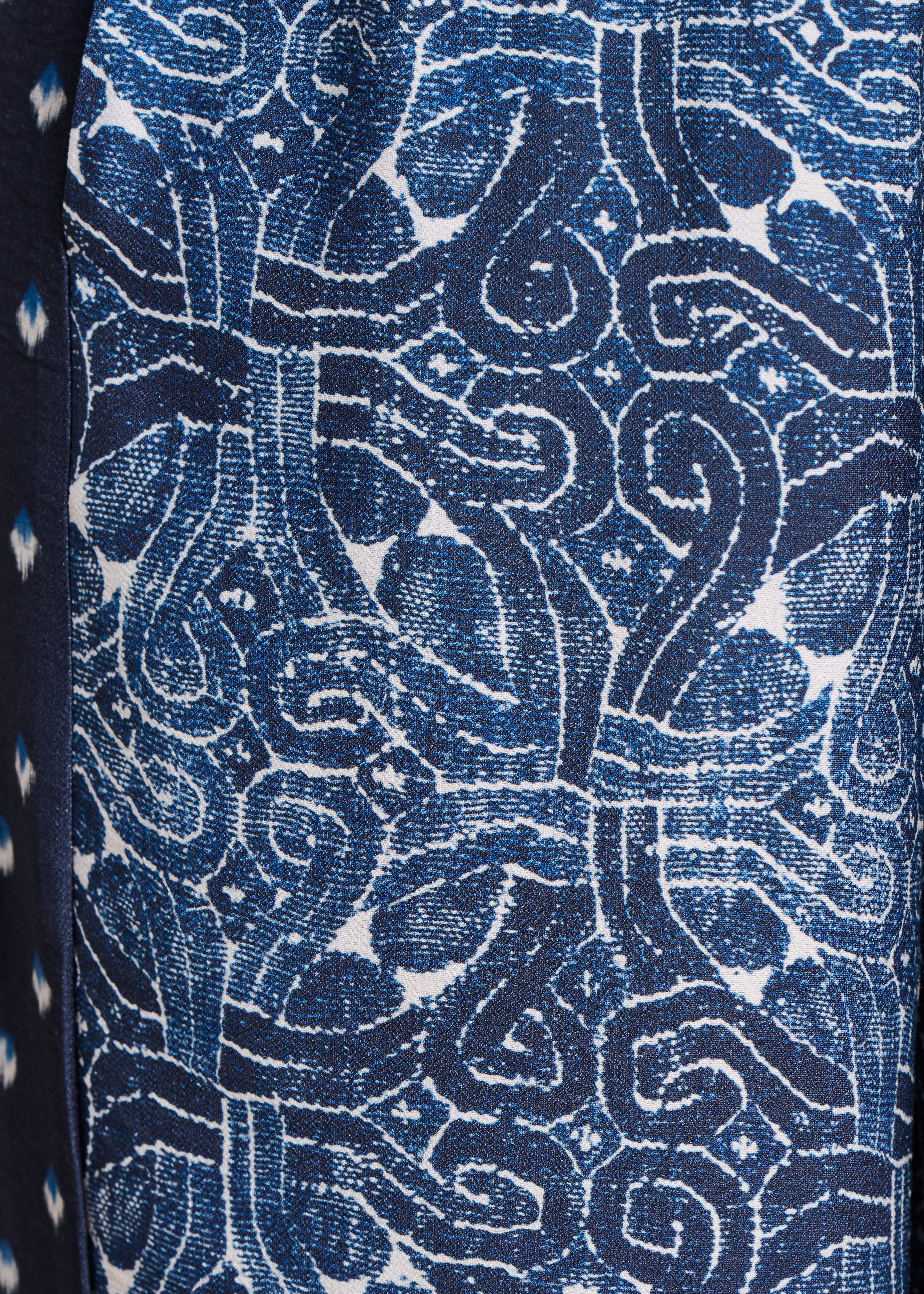 Calças largas azuis com estampado patchwork