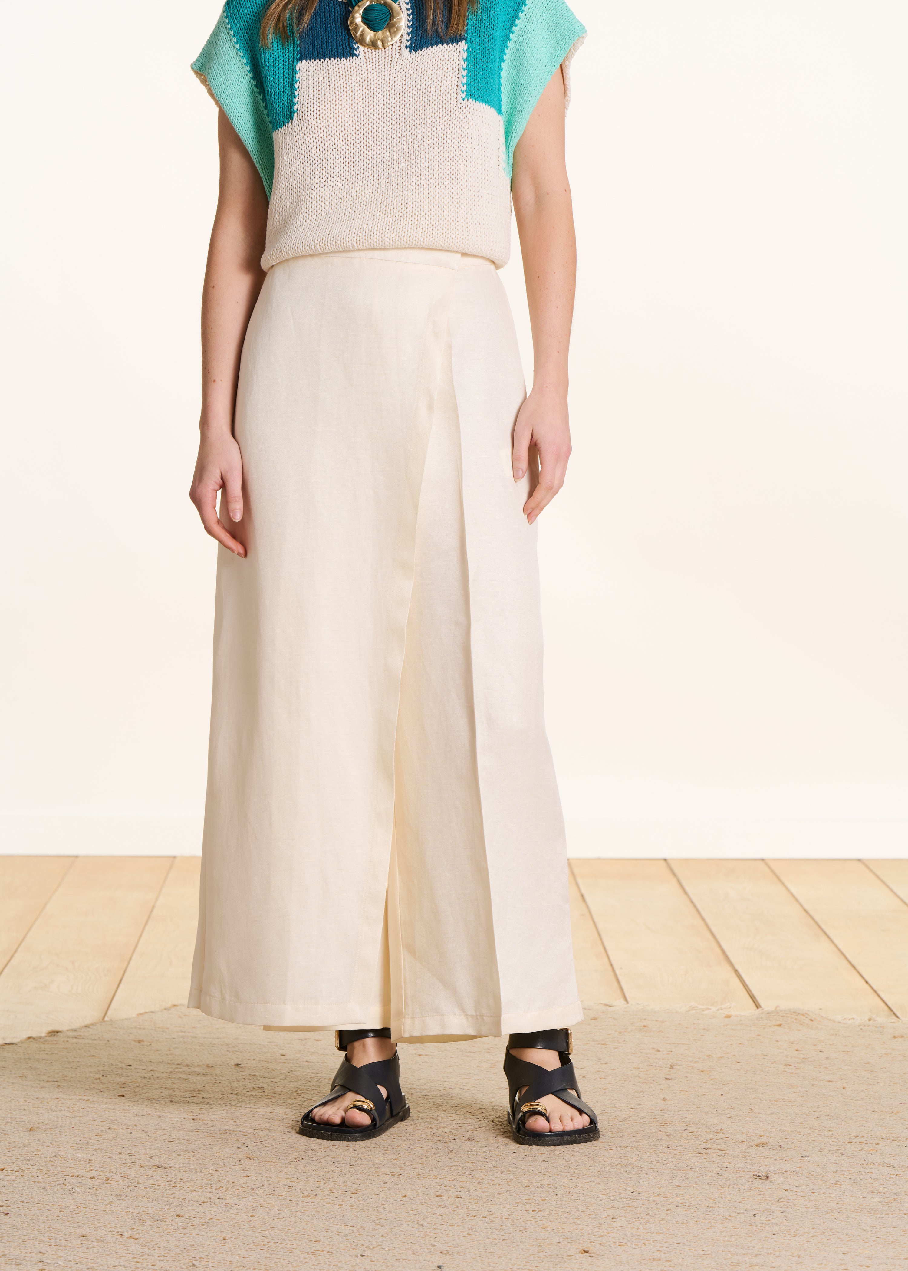Pantaloni vita alta 7/8 écru con spacco
