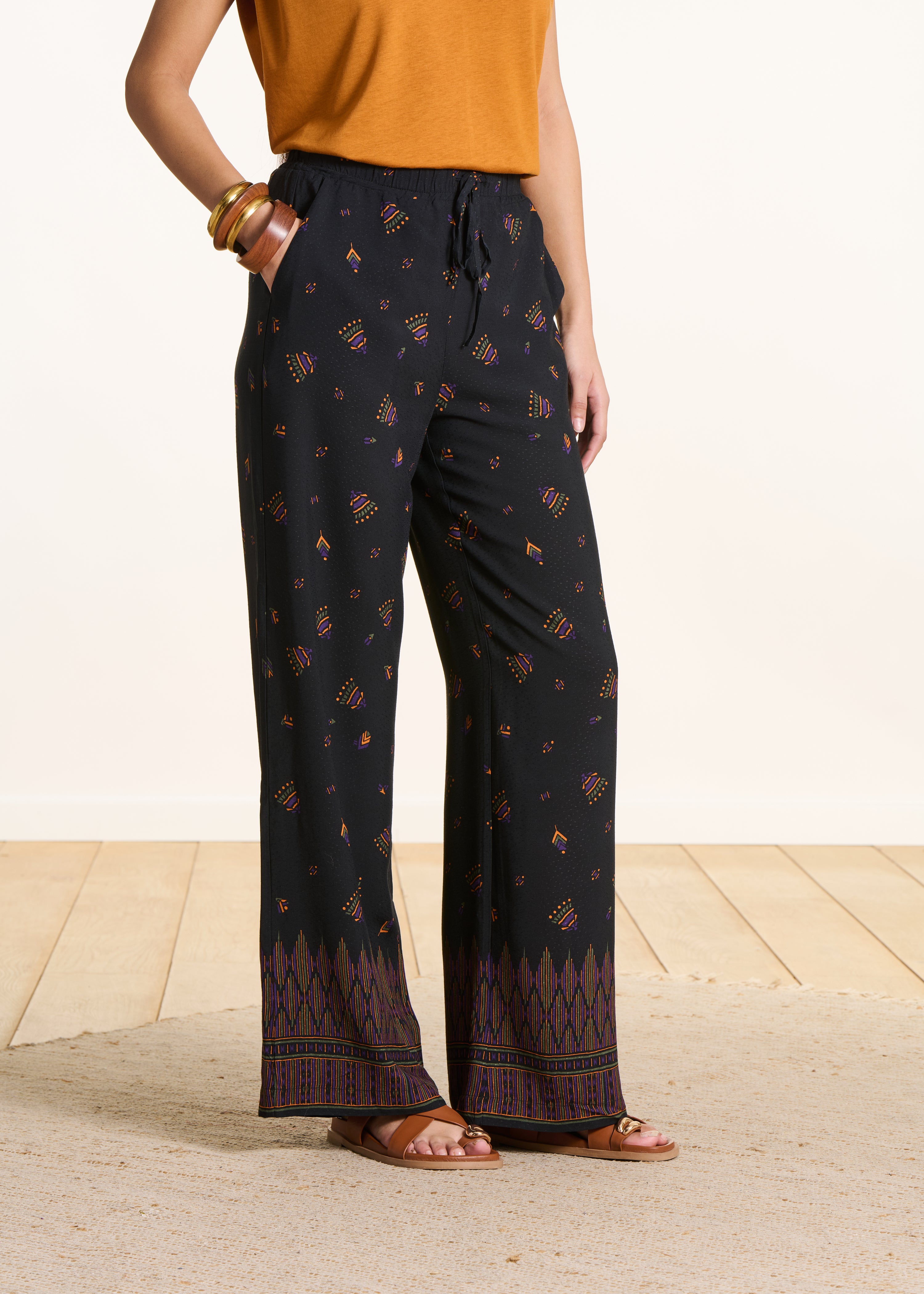 Wide black pants with print