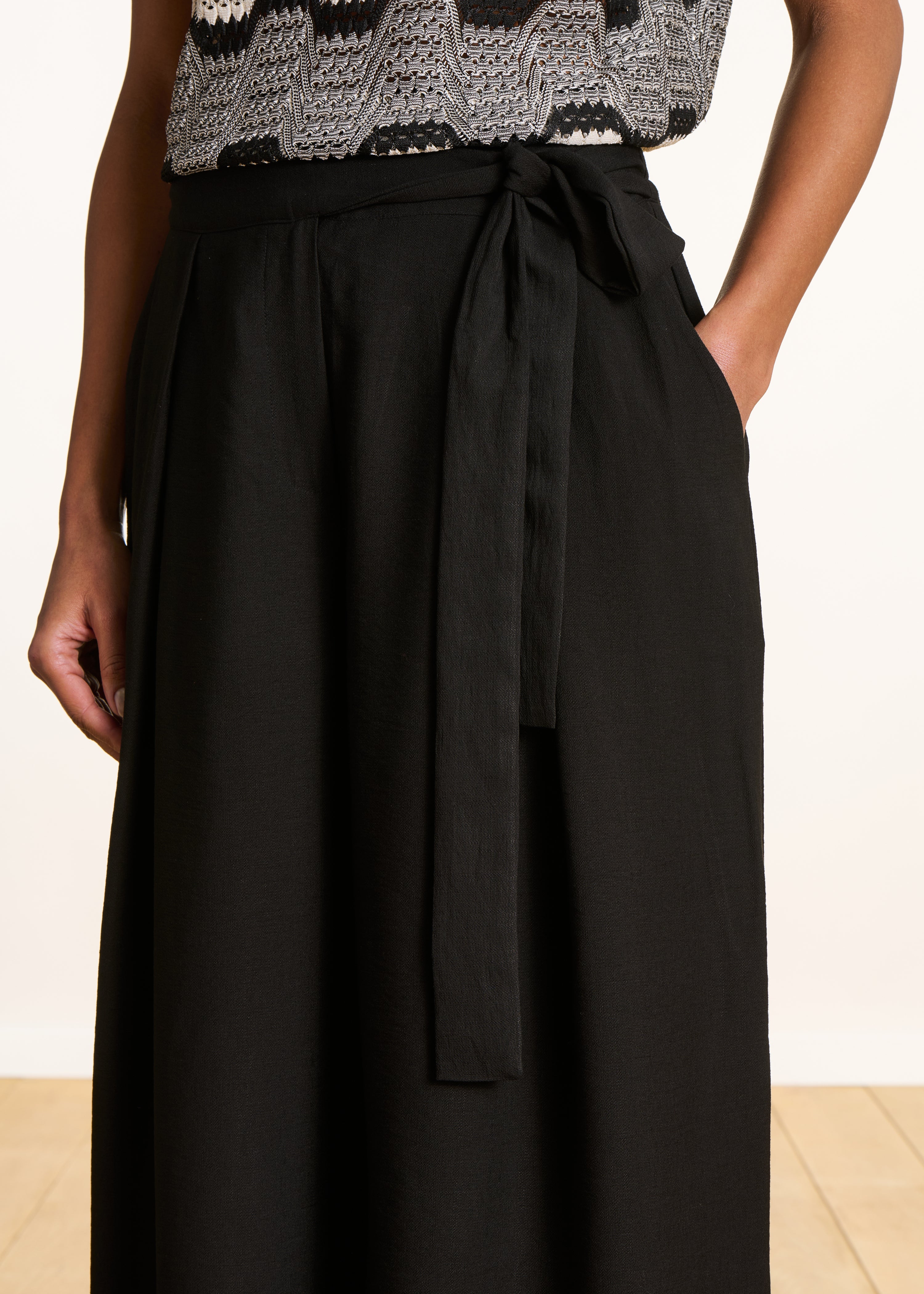 Pantalone largo nero in jacquard