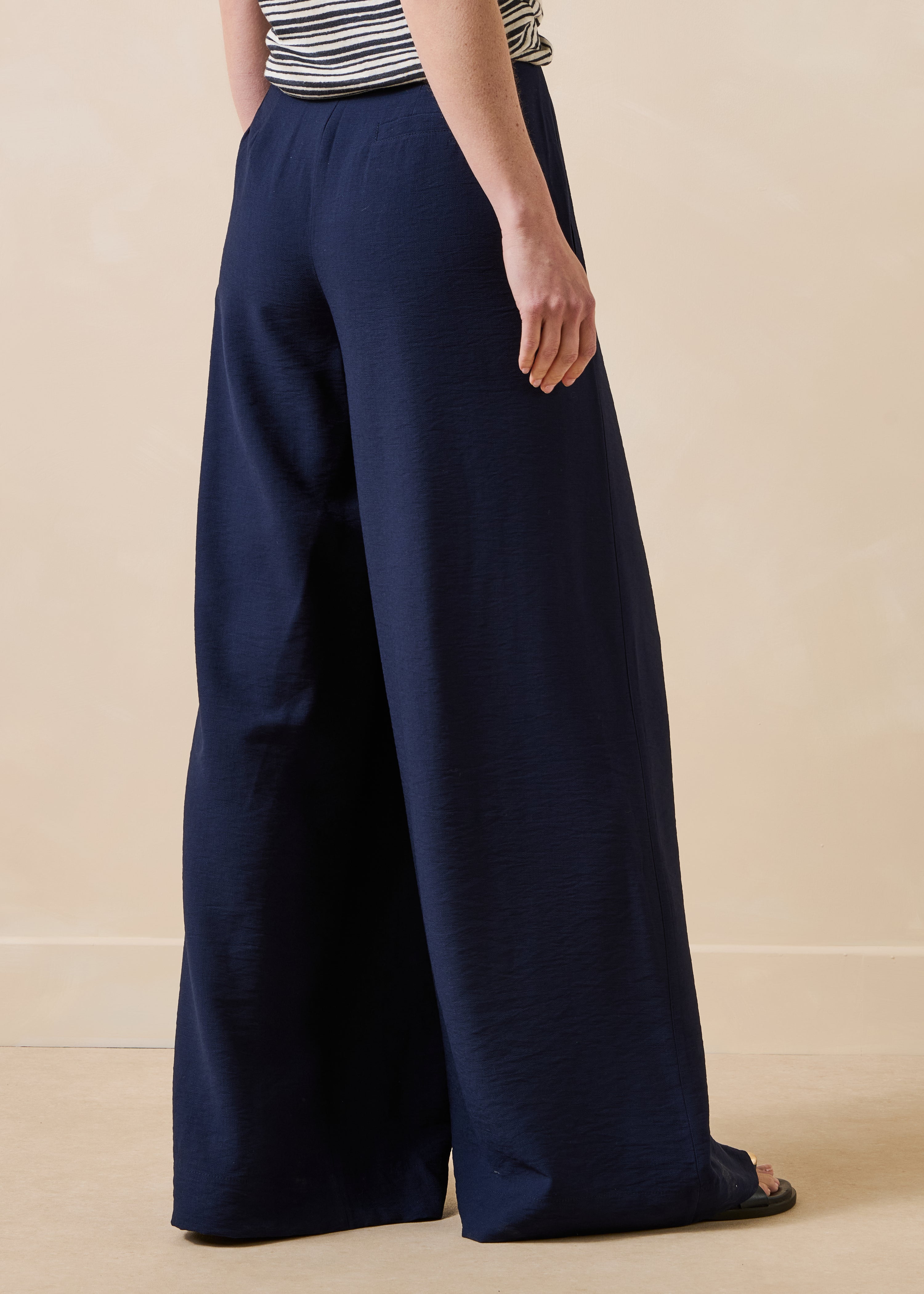 Pantaloni lunghi blu navy a vita alta