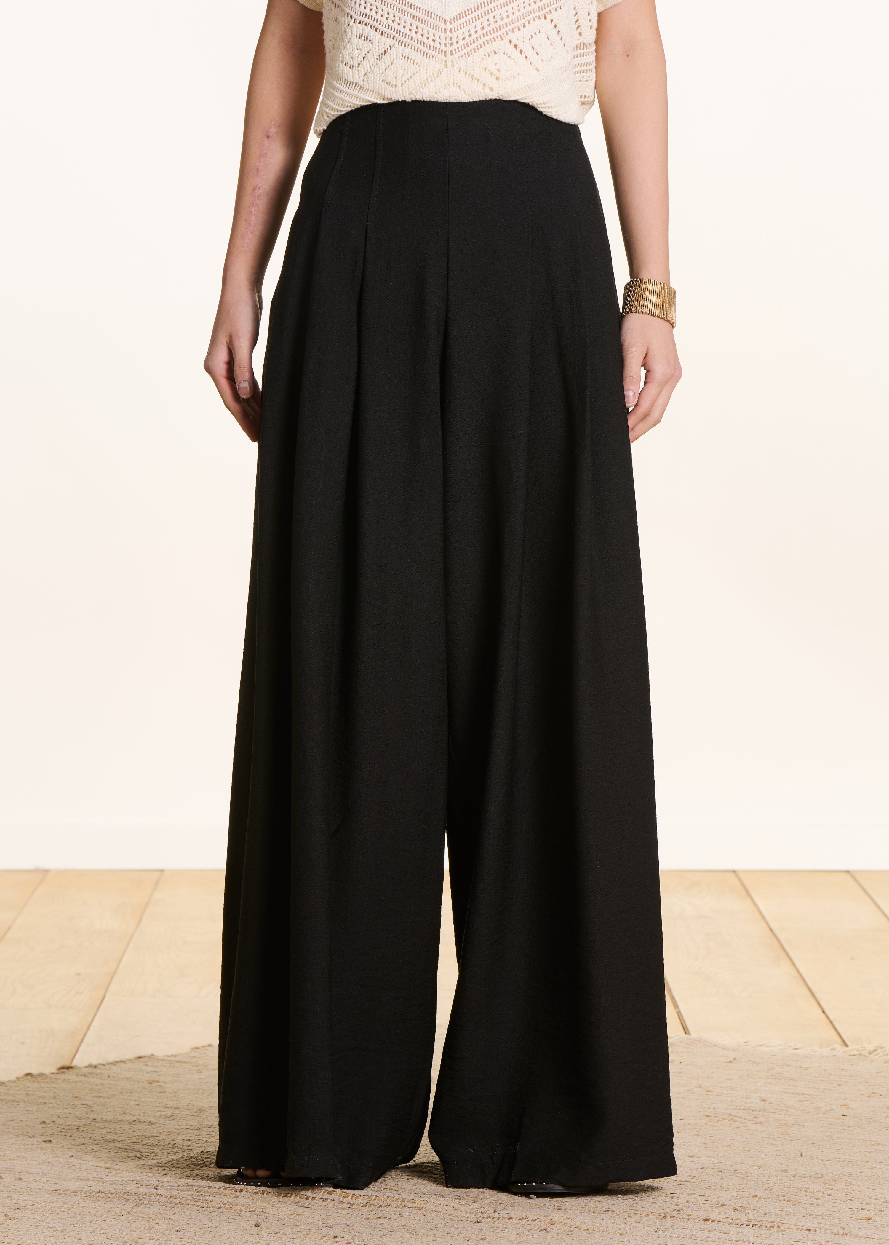 Wide black high-waisted elastic pants