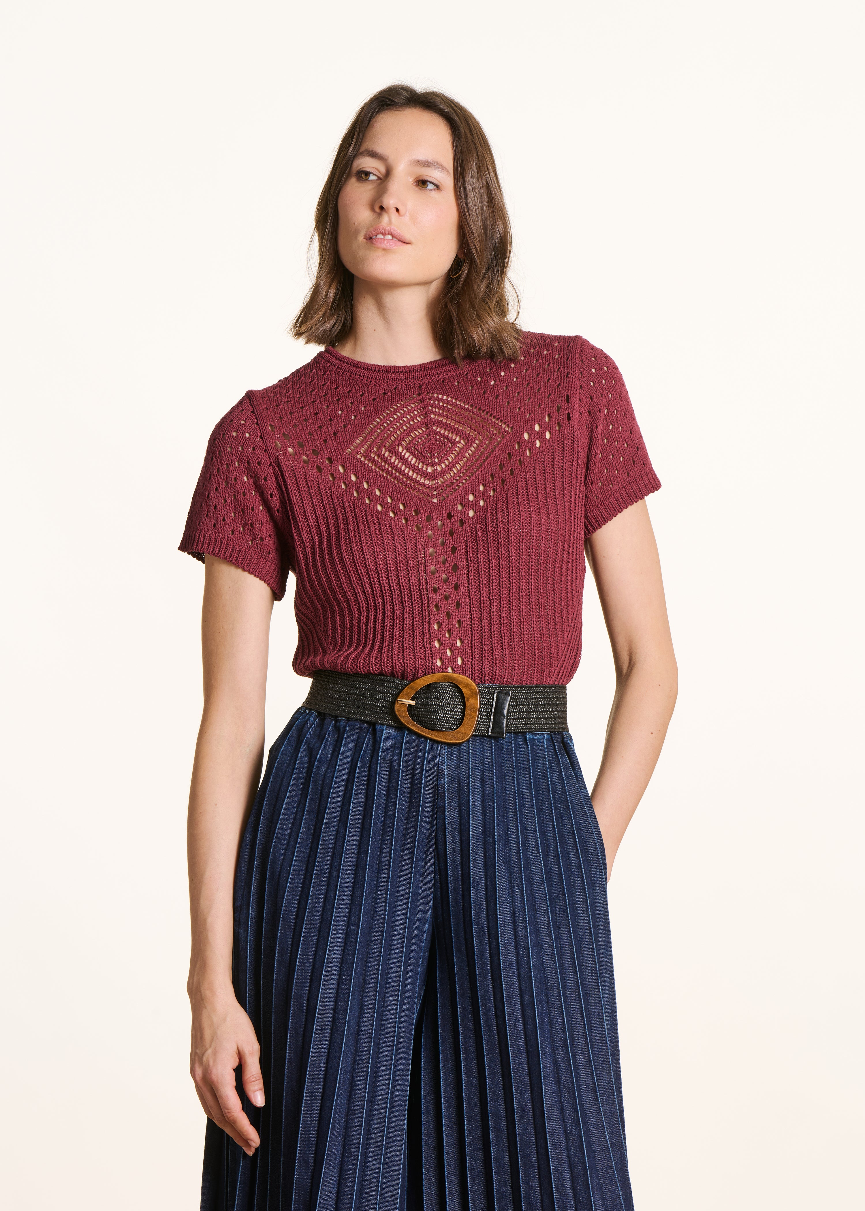 Pull bordeaux en maille crochet ajourée