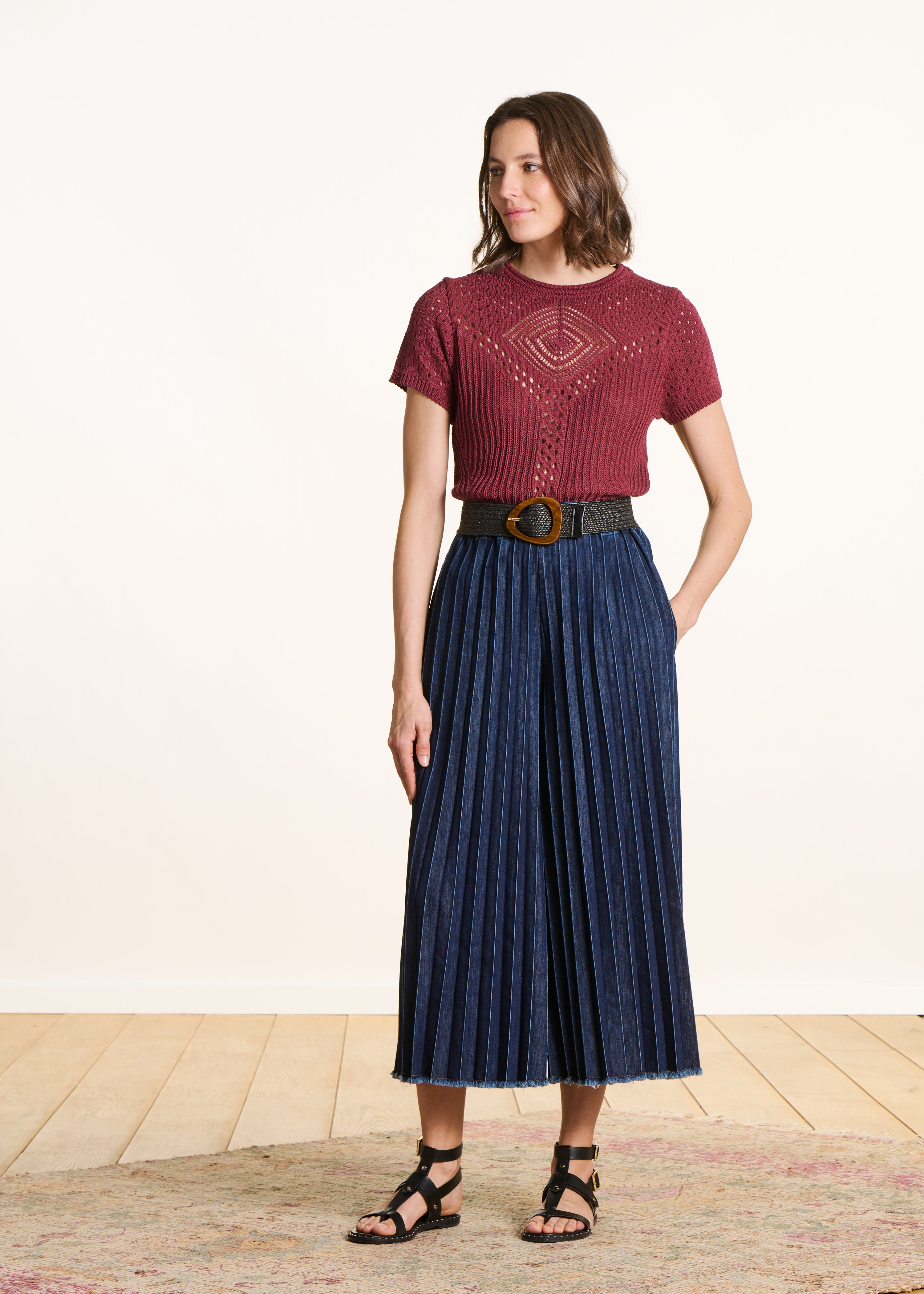 Pull bordeaux en maille crochet ajourée