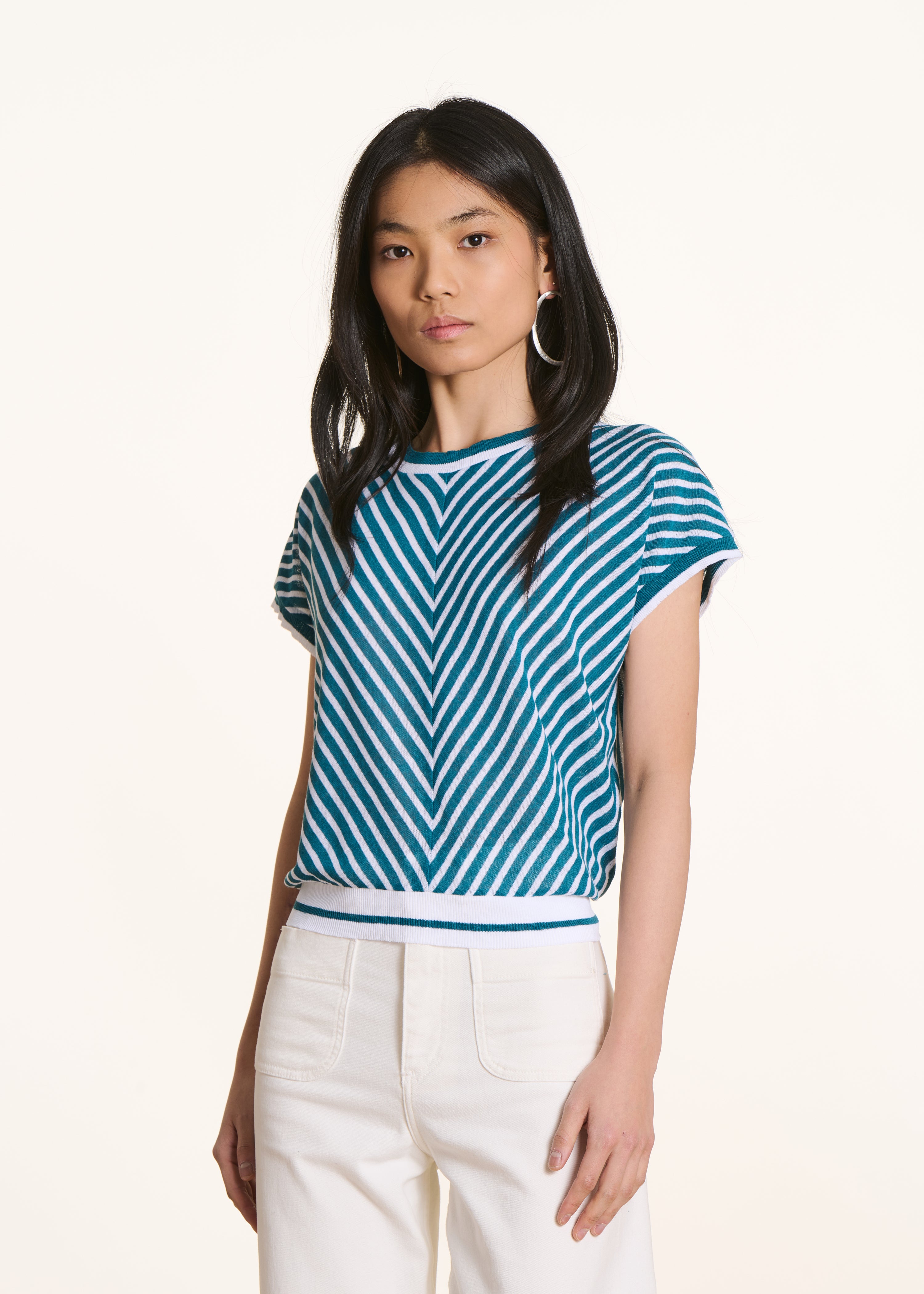 Short petrol blue striped white fine knit sweater with short sleeves