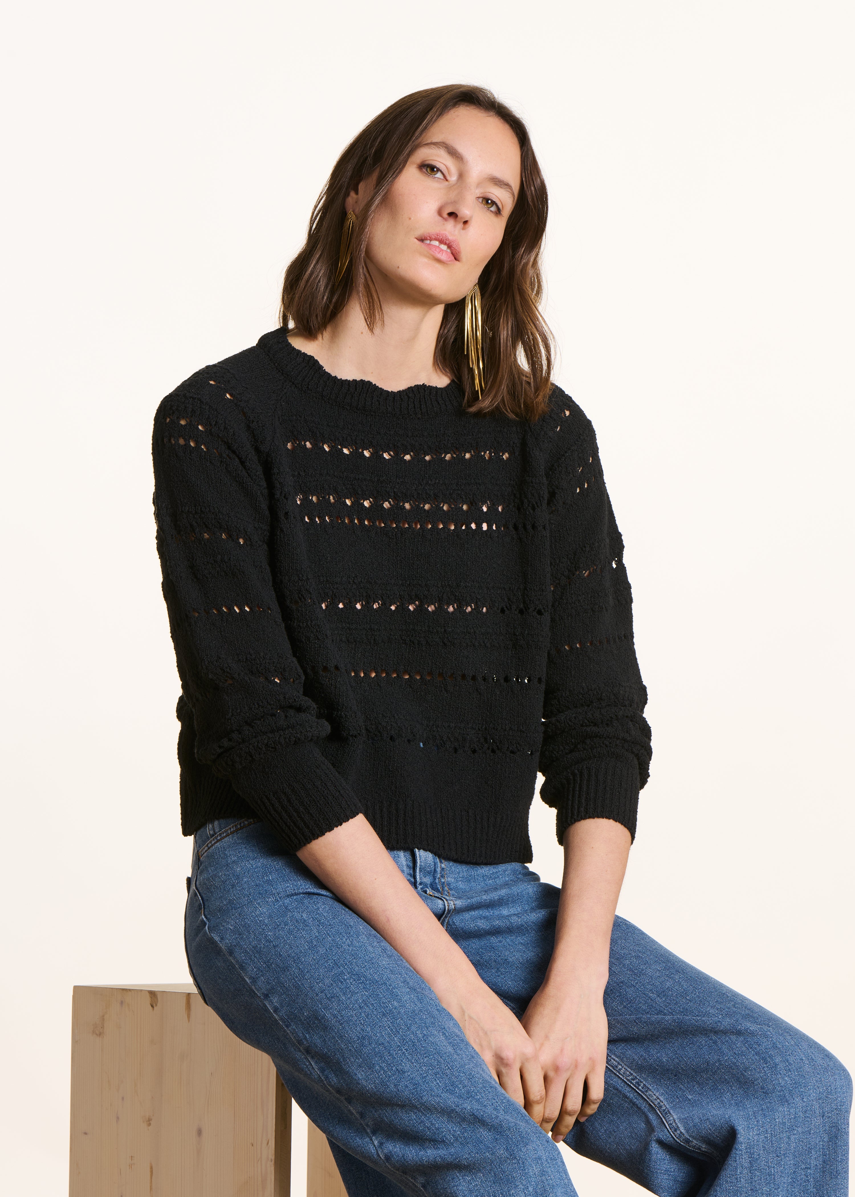 Pull noir en maille ajourée manches longues