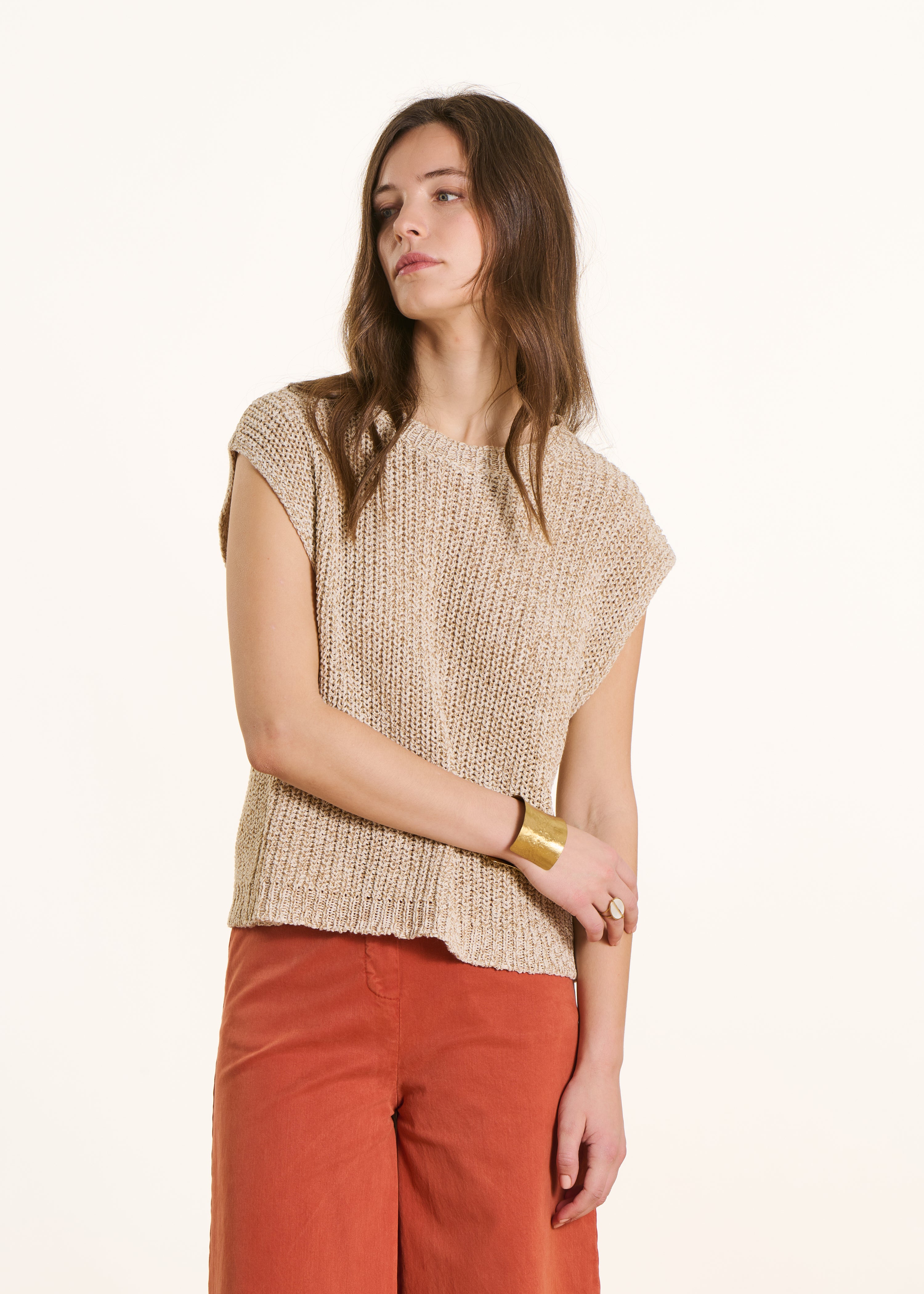 Jersey beige irisado cuello redondo mangas cortas