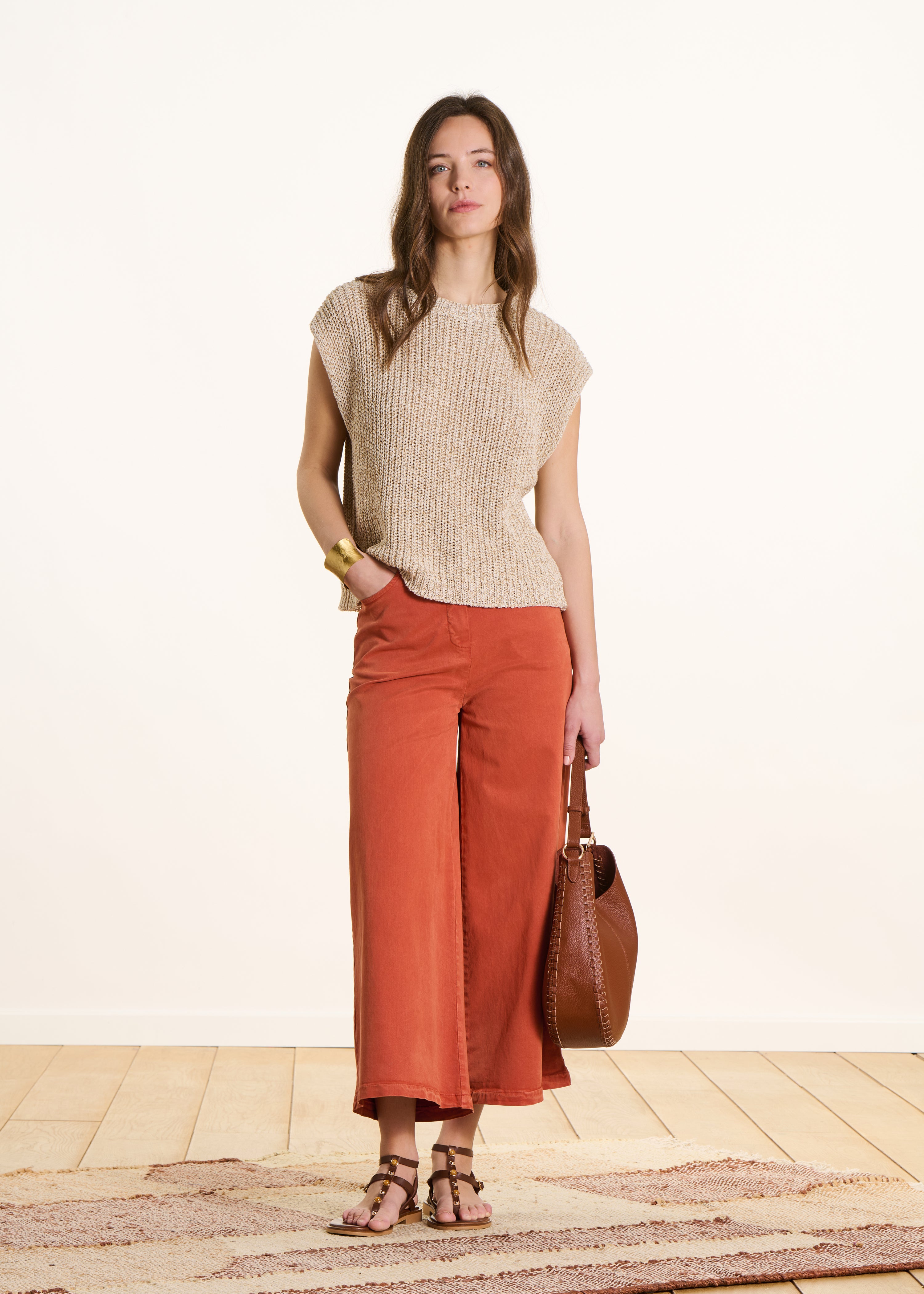 Jersey beige irisado cuello redondo mangas cortas