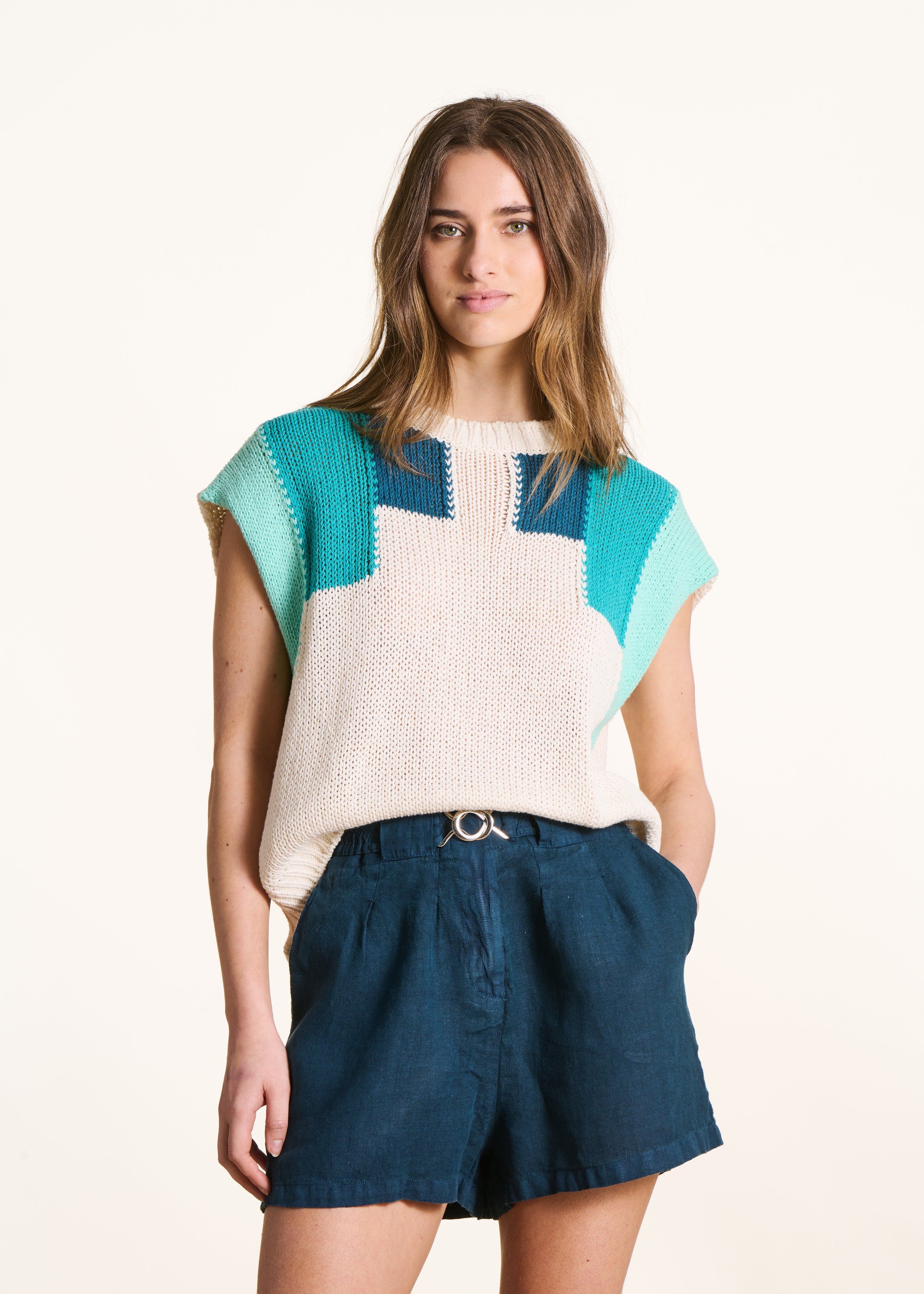 Pull blanc et bleu col rond manches courtes