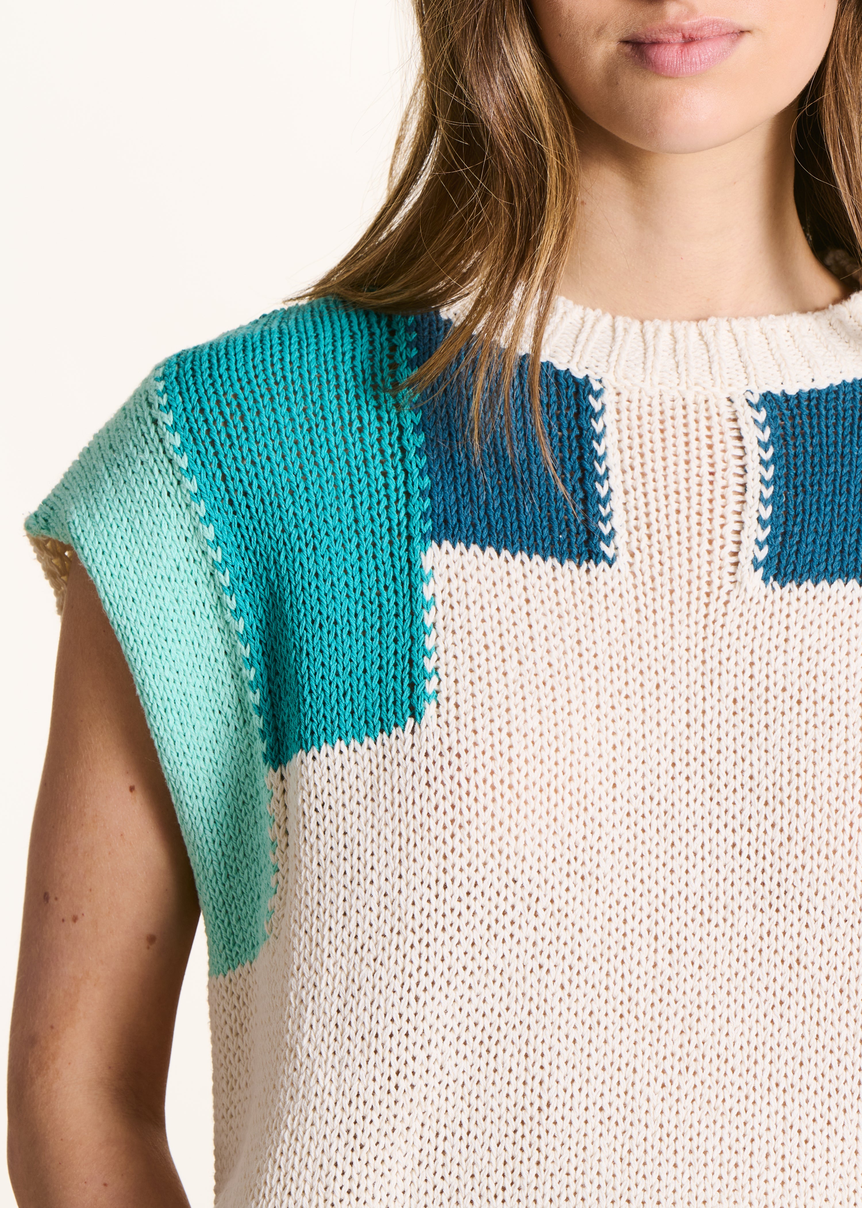 Pull blanc et bleu col rond manches courtes