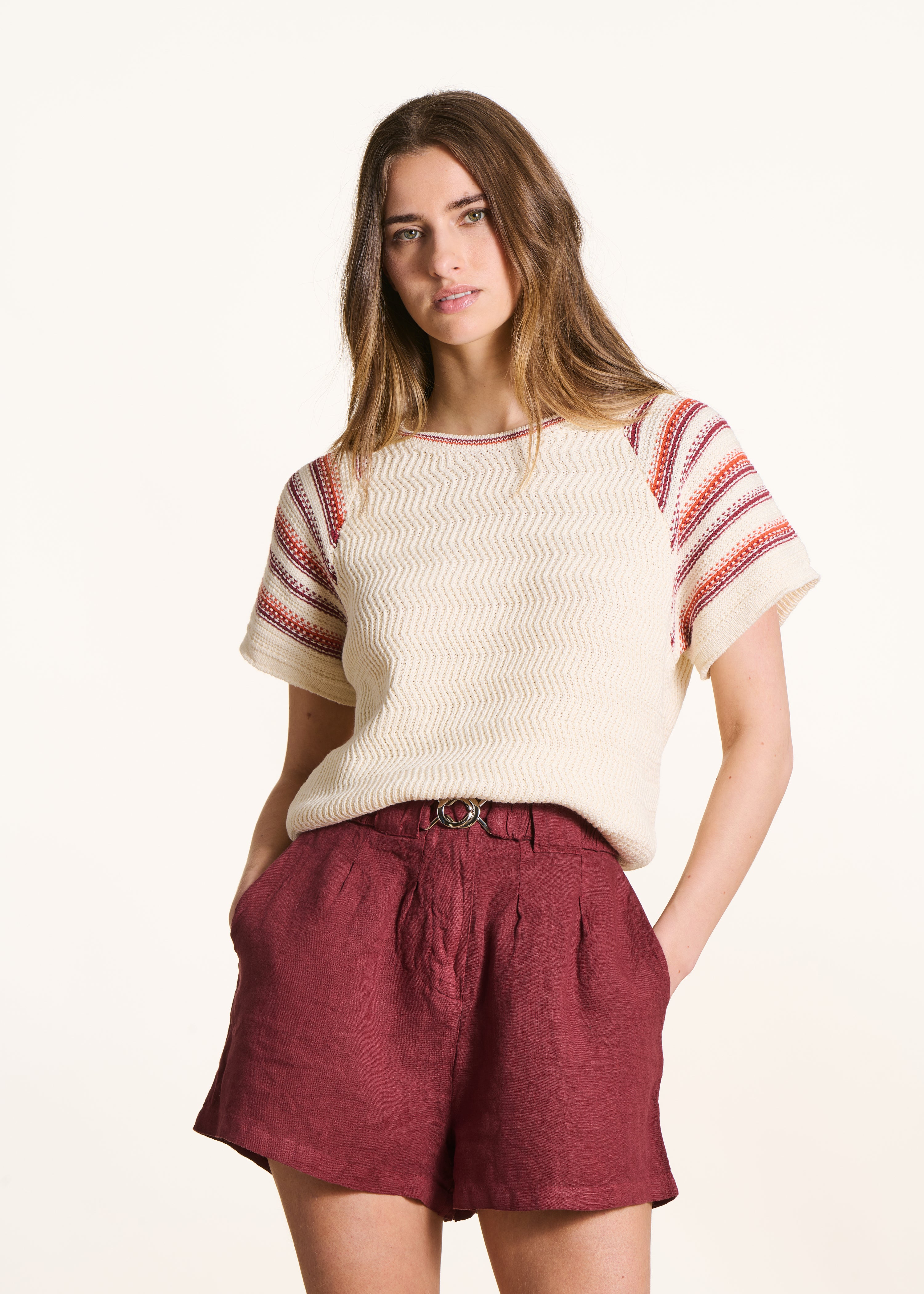 Maglione écru a maniche corte con righe