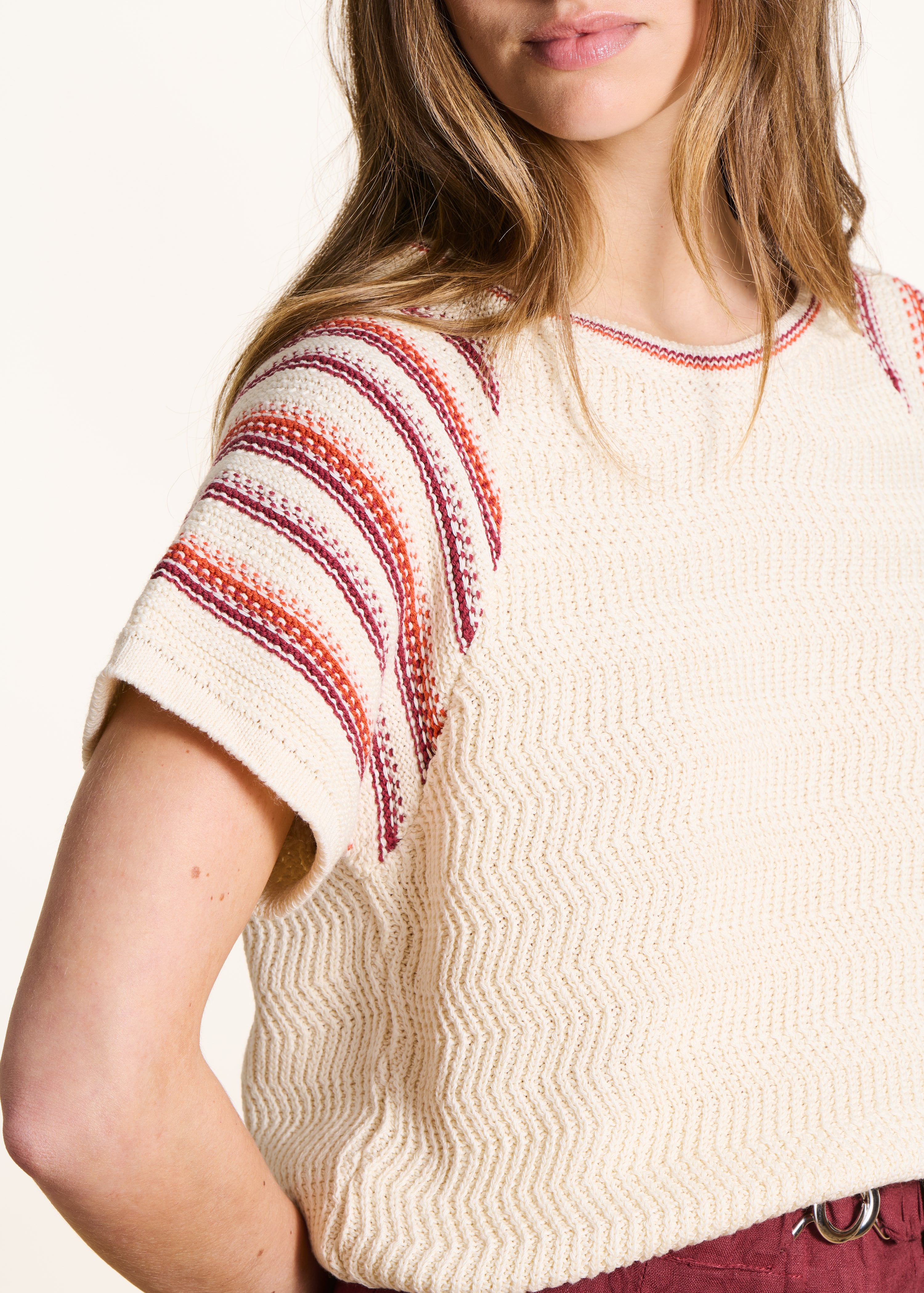 Maglione écru a maniche corte con righe