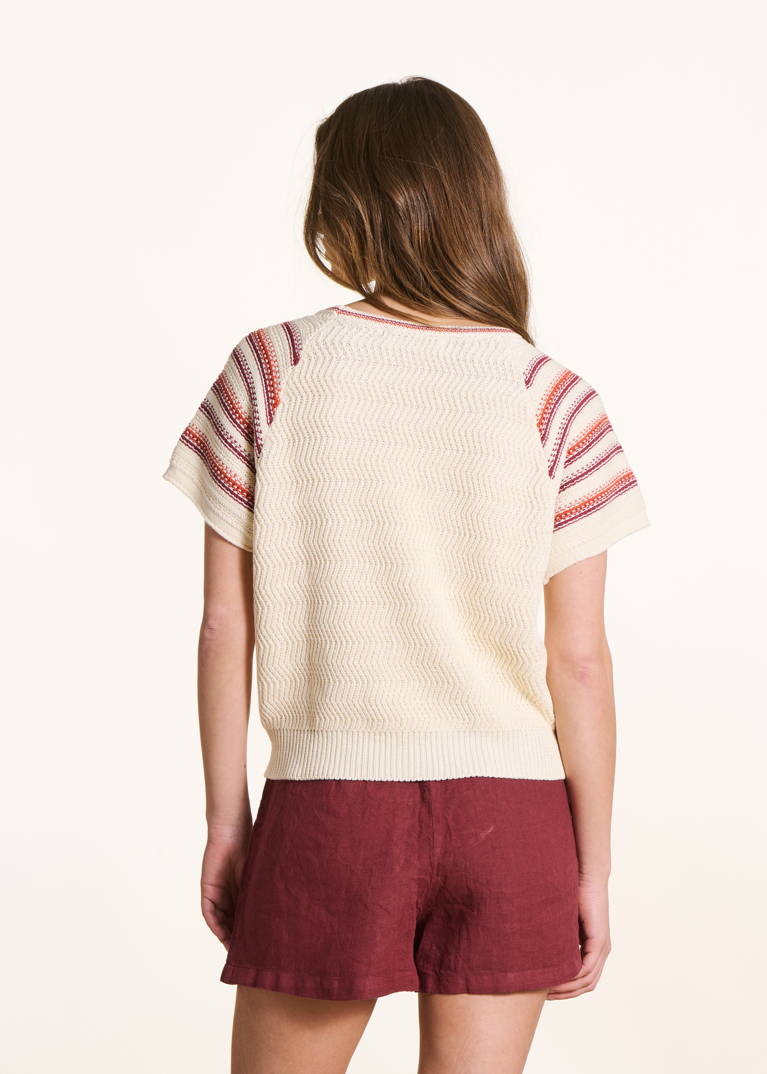Maglione écru a maniche corte con righe