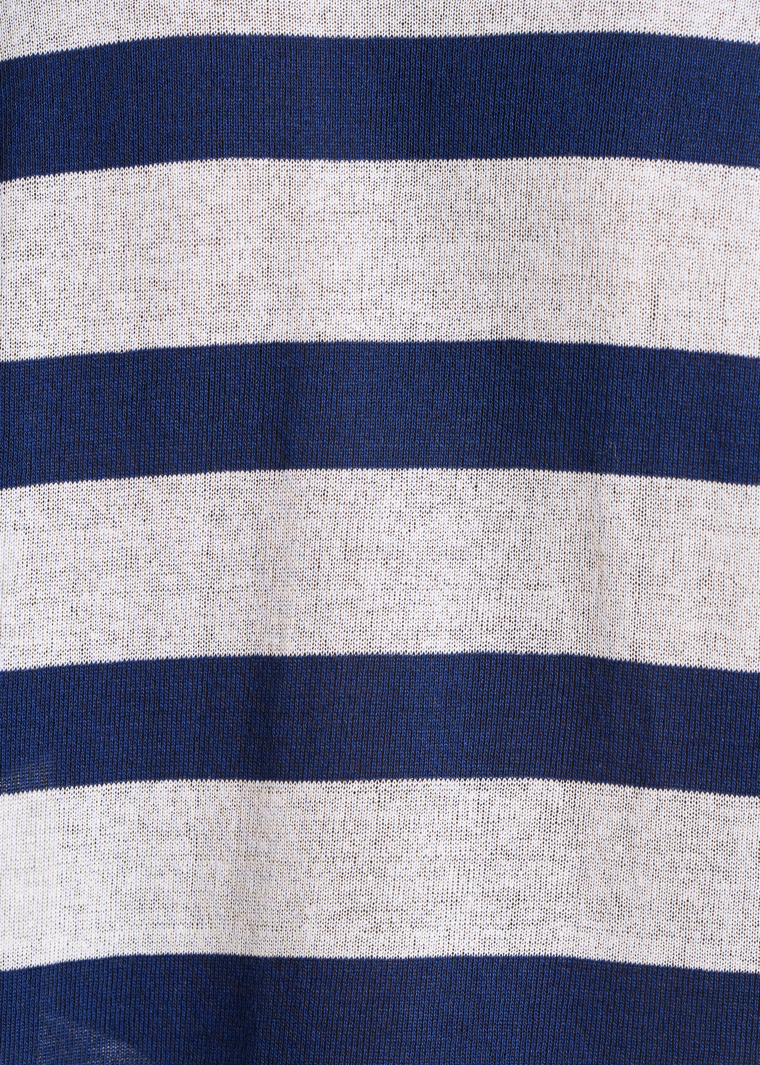Jersey amplio a rayas azul marino y crudo en punto fino con cuello en V