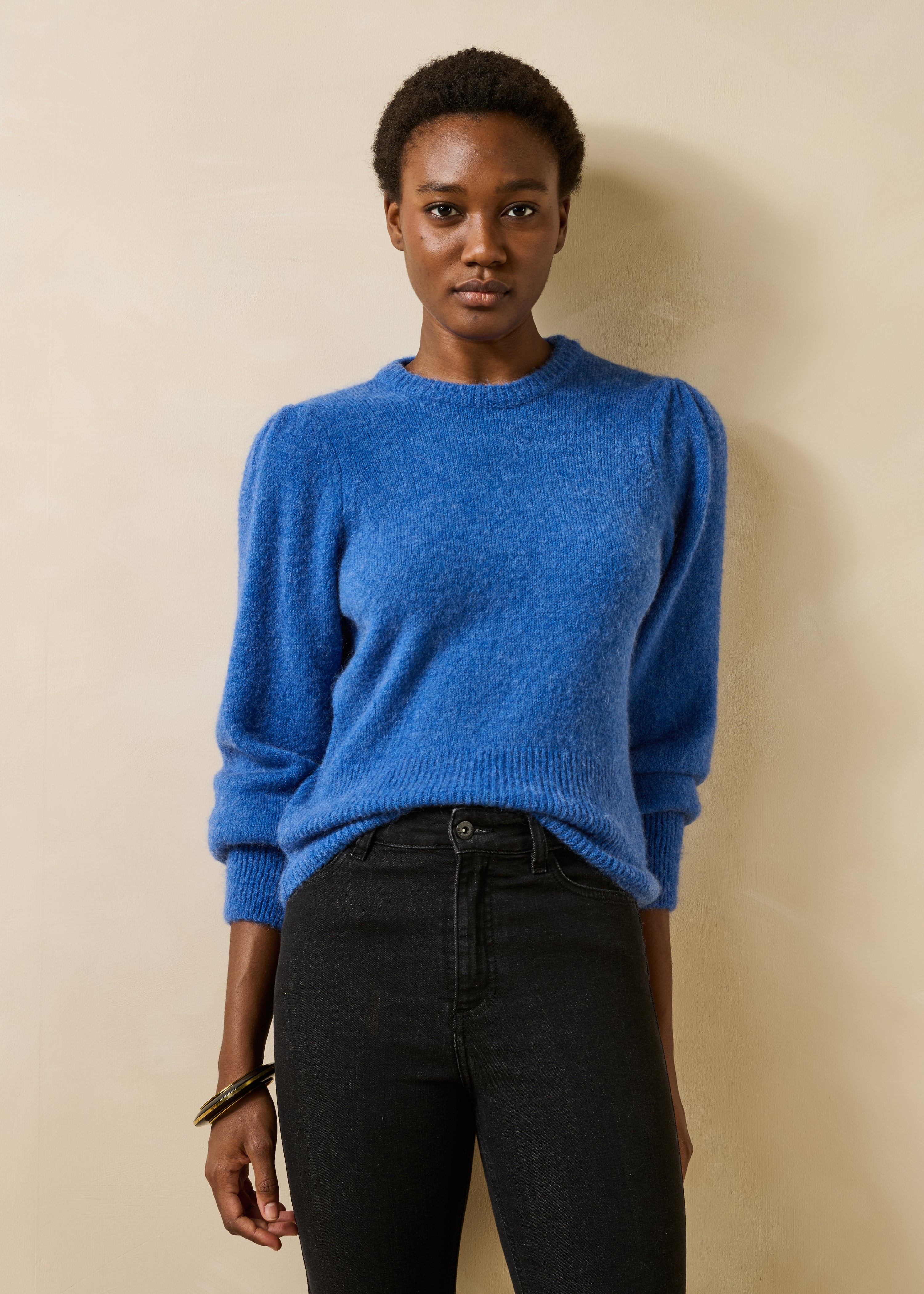 Maglione blu dritto con scollo rotondo