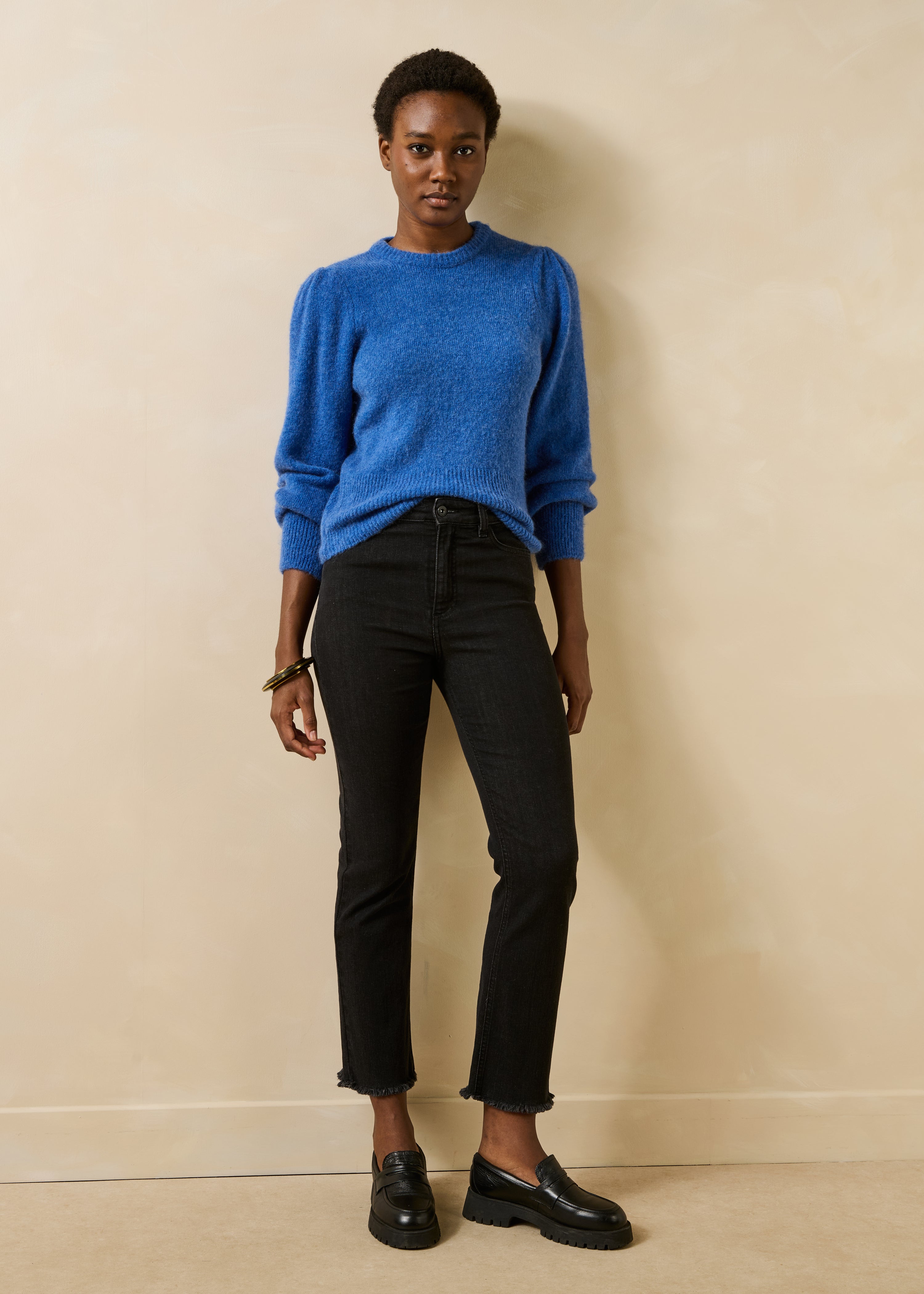 Maglione blu dritto con scollo rotondo