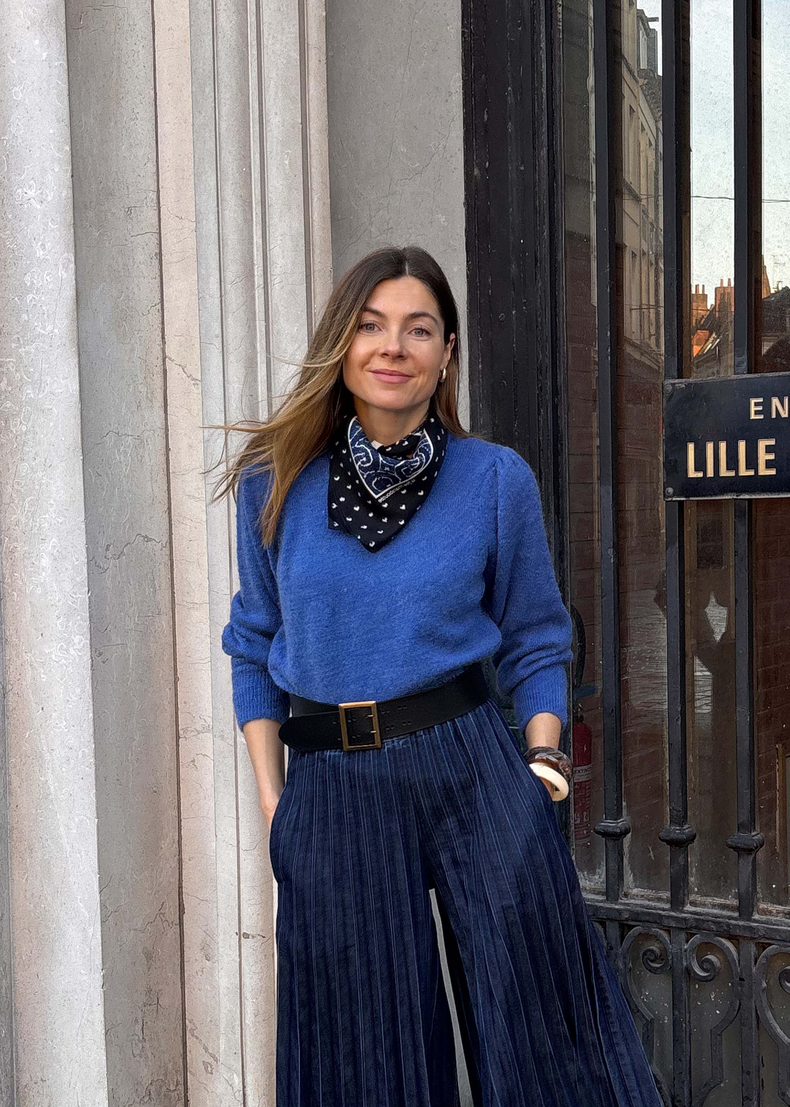 Blauer gerader Pullover mit Rundhalsausschnitt