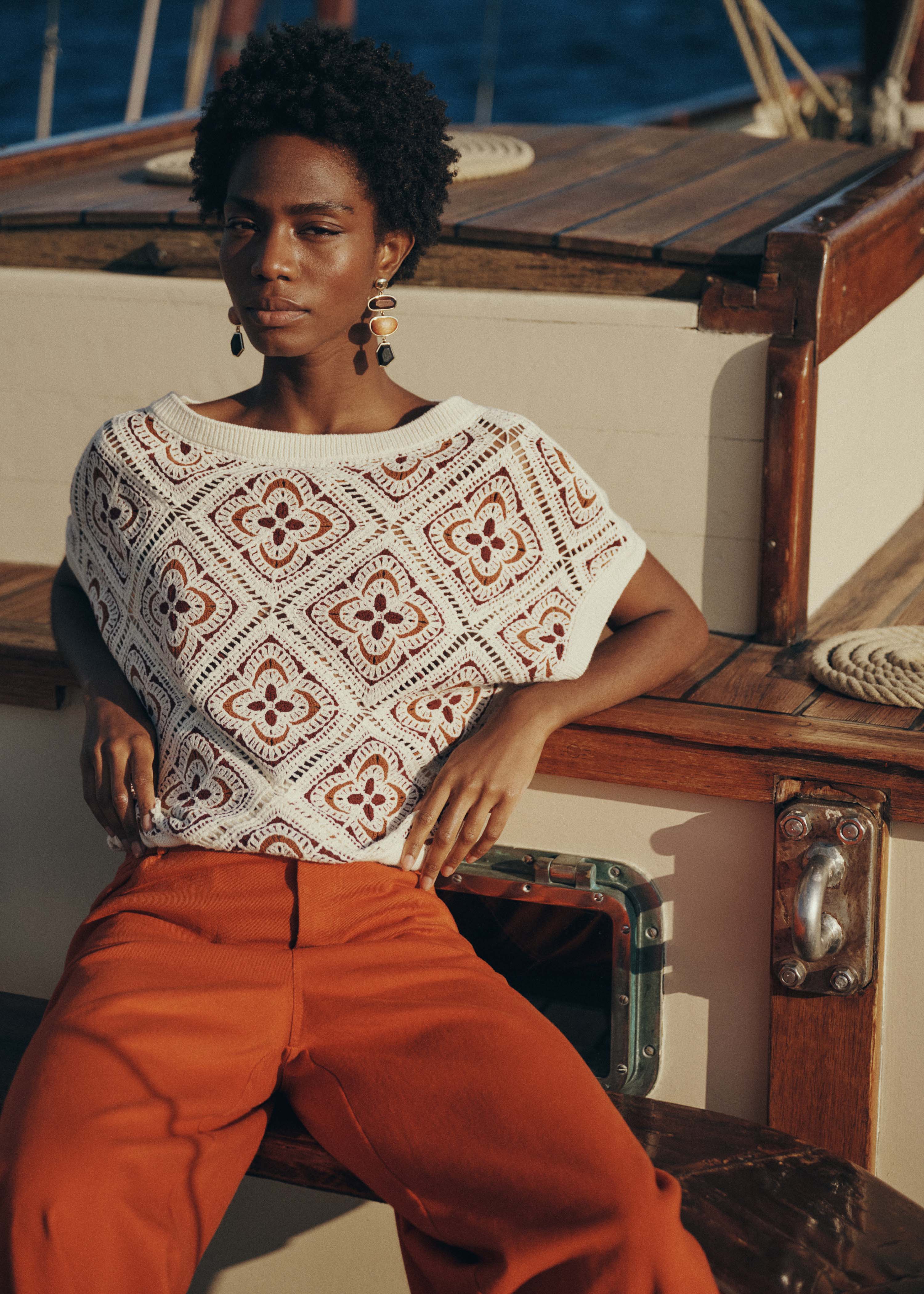 Camisola écru de manga curta em malha de crochet
