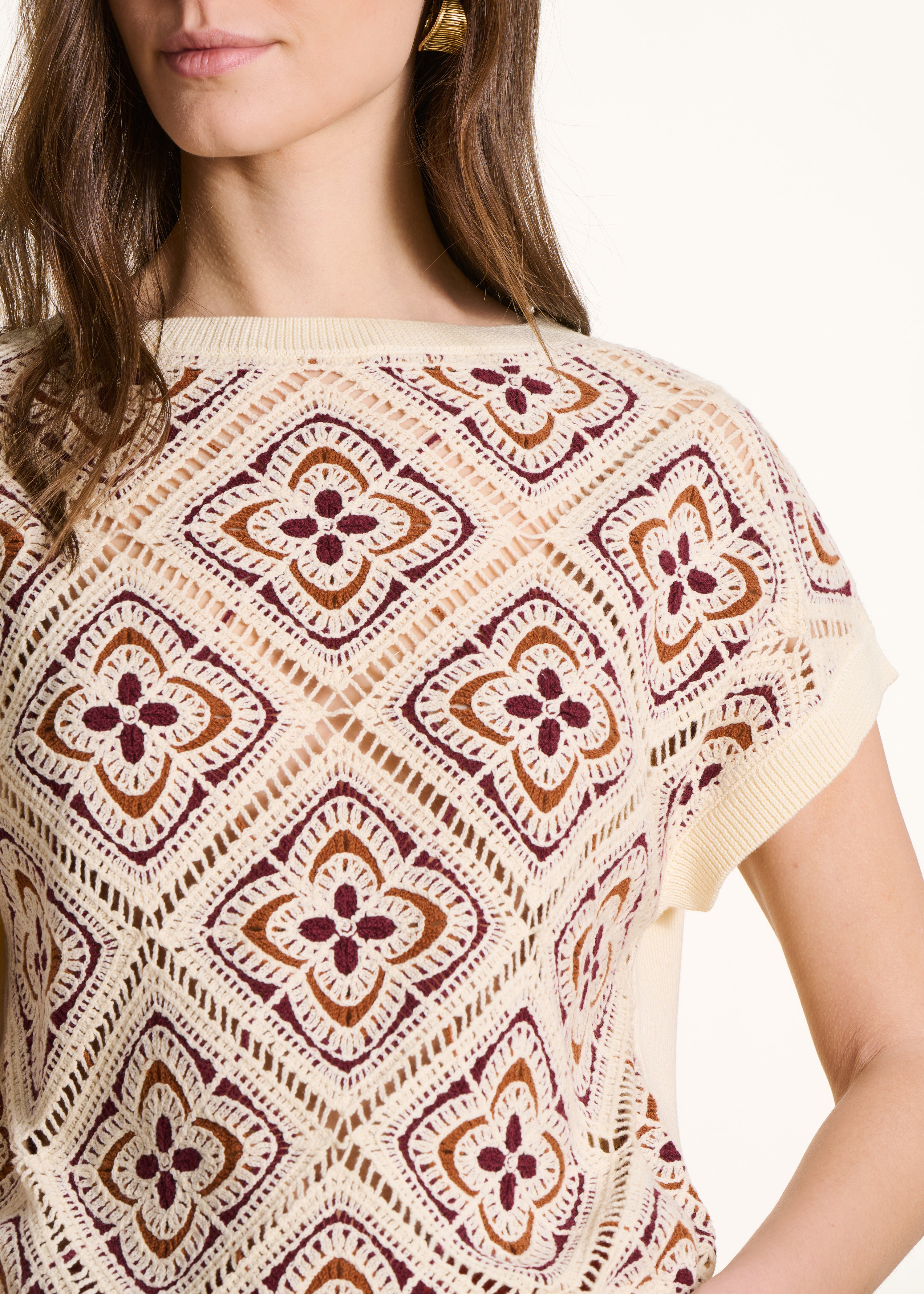 Camisola écru de manga curta em malha de crochet