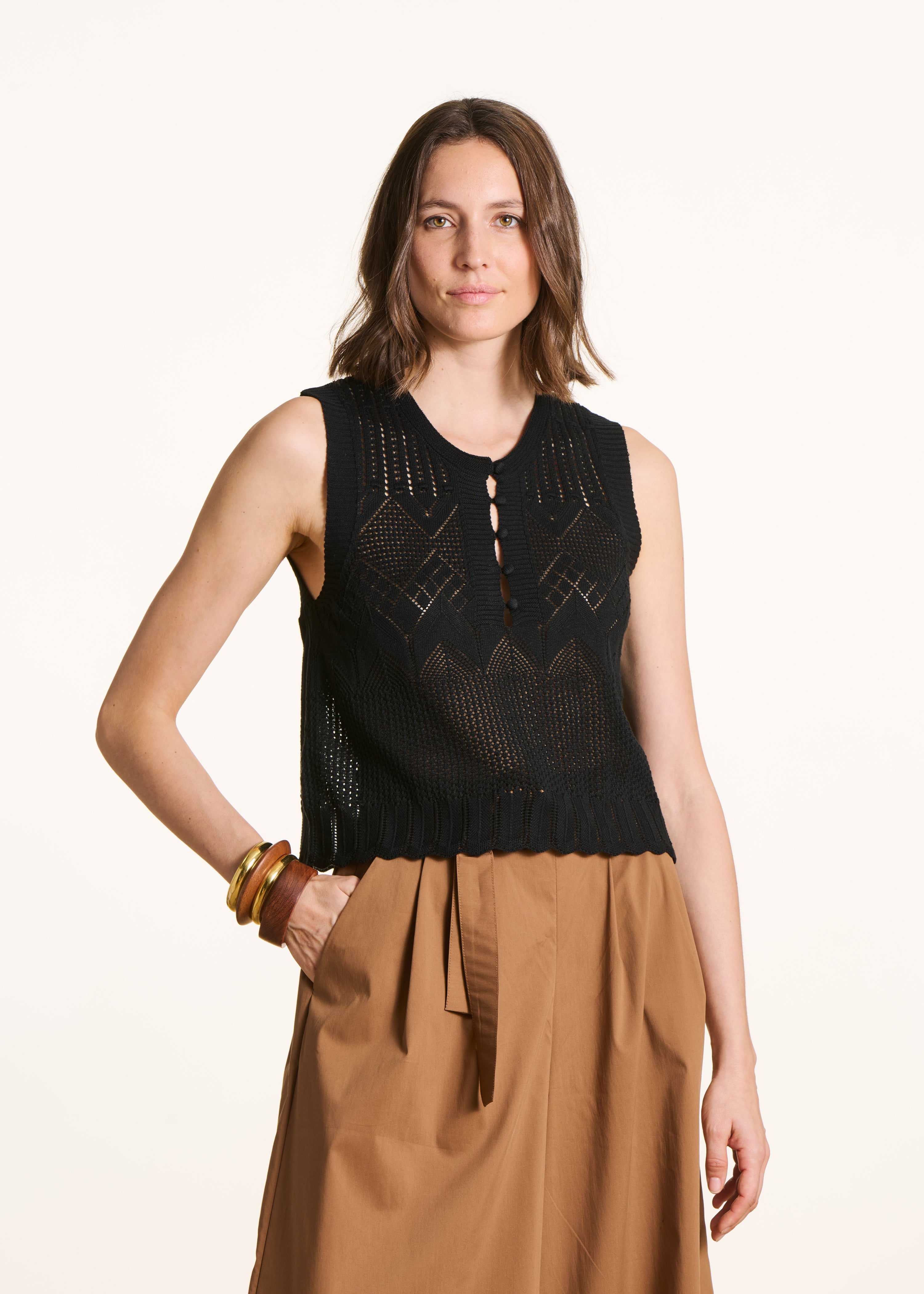 Black sleeveless cropped sweater in pointelle knit