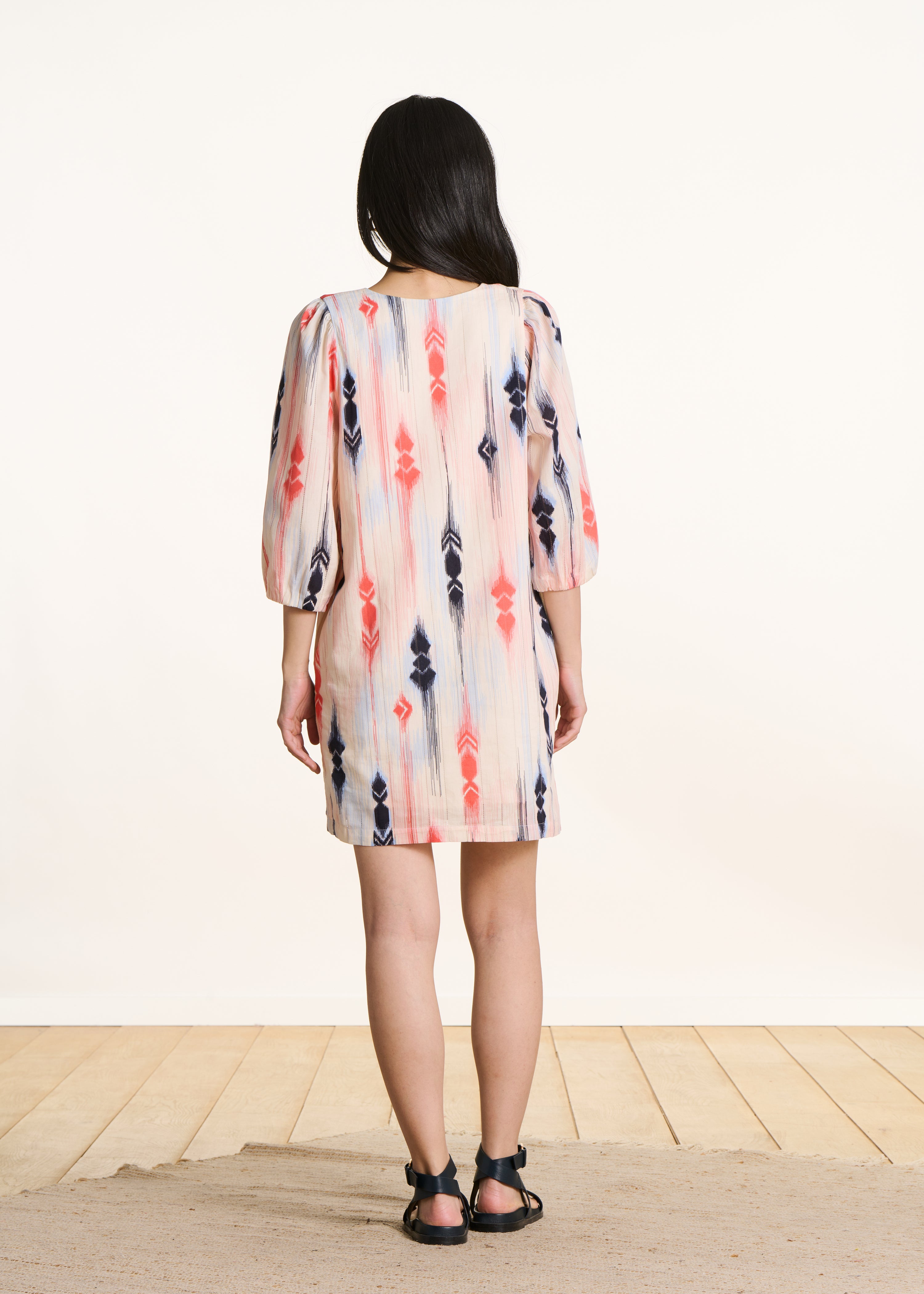 Short dress in organic cotton voile with pink and blue print
