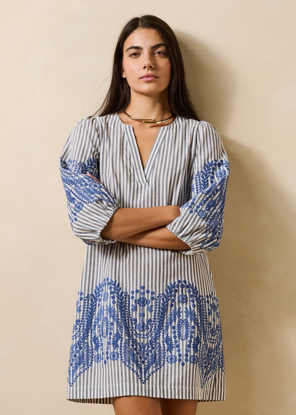 Vestido corto a rayas con motivo jacquard azul marino