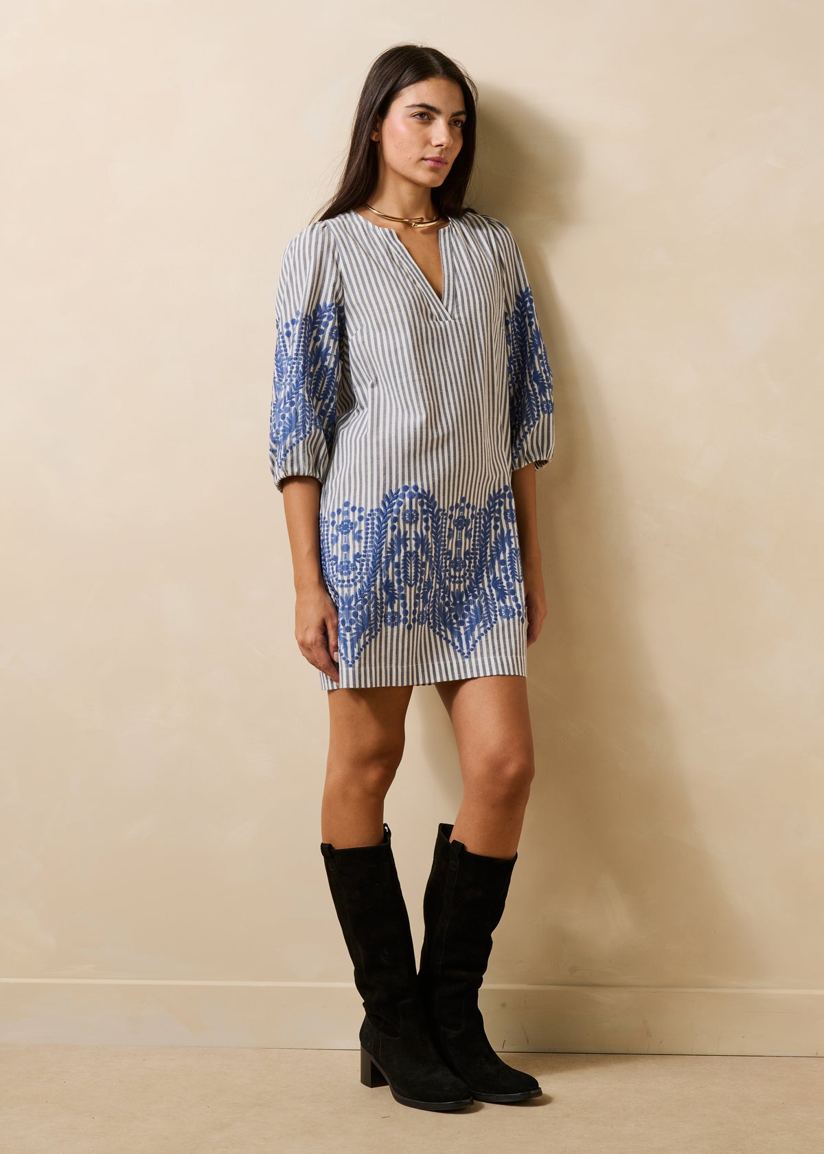 Vestido corto a rayas con motivo jacquard azul marino