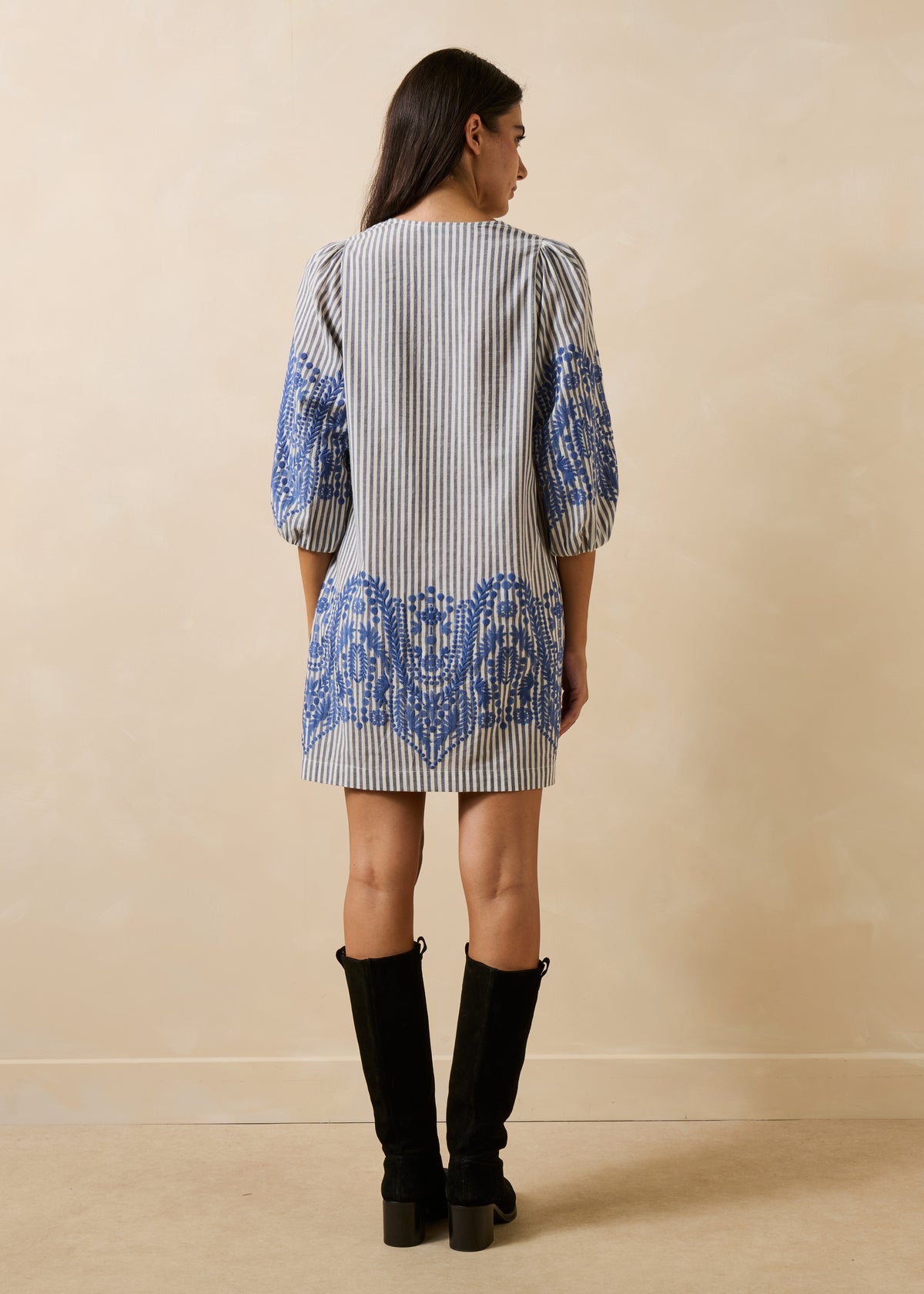 Vestido corto a rayas con motivo jacquard azul marino