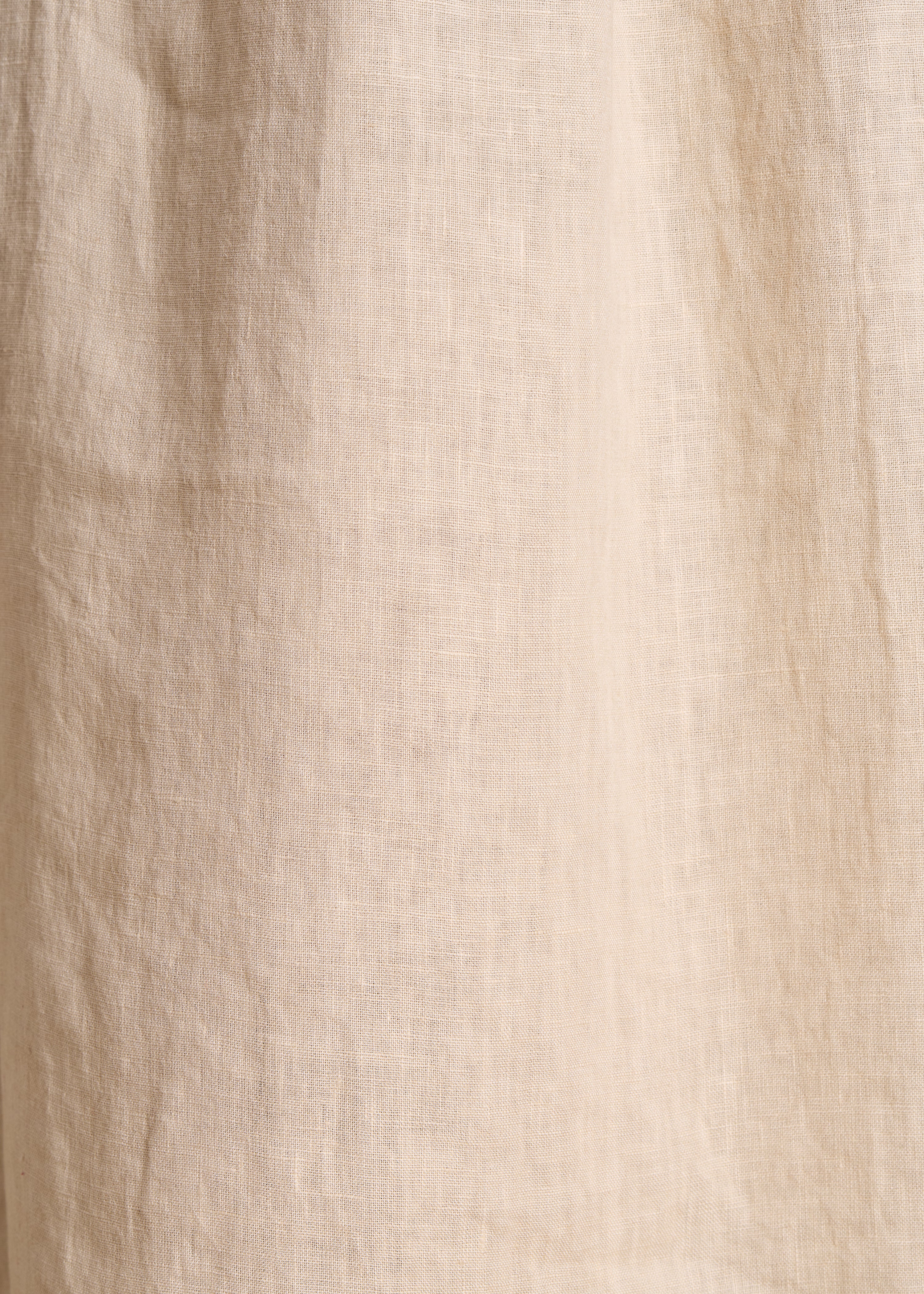 Langer beiger Leinenkleid mit langen Ärmeln