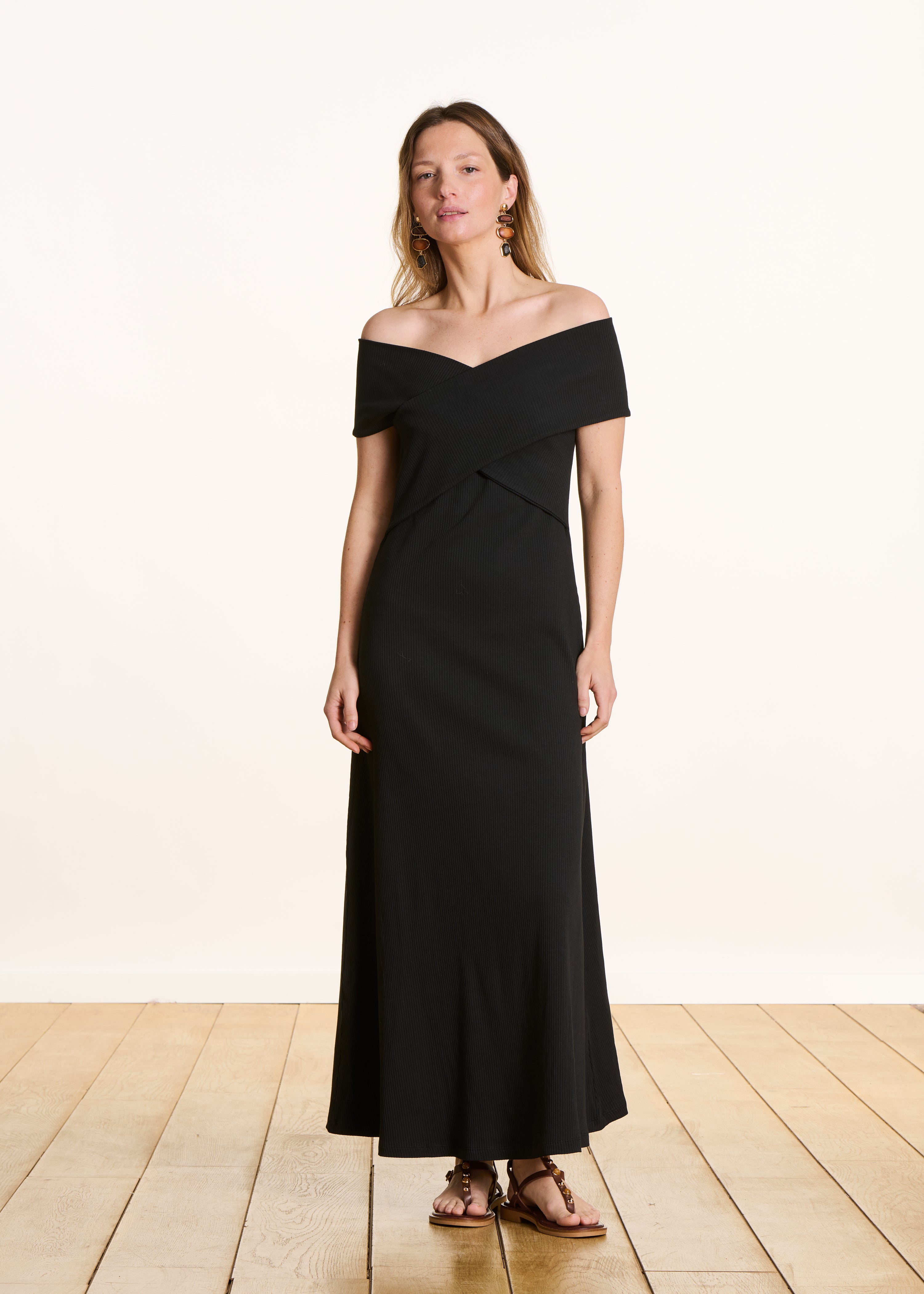 Black fitted midi dress with crossed Bardot neckline - La Fe Maraboute Black fitted midi dress with crossed Bardot neckline - La Fe Maraboute