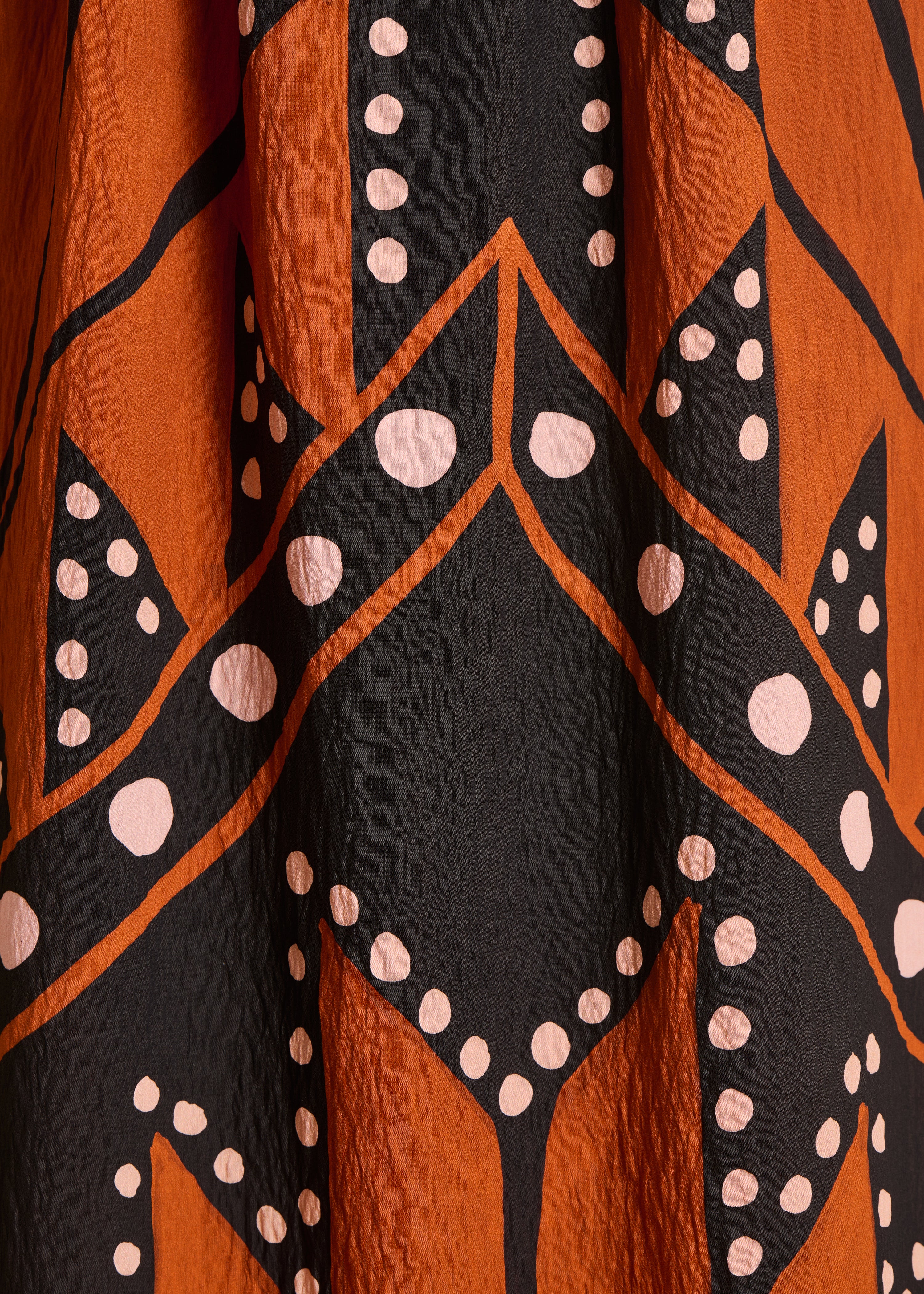 Robe longue col V à imprimé noir et orange