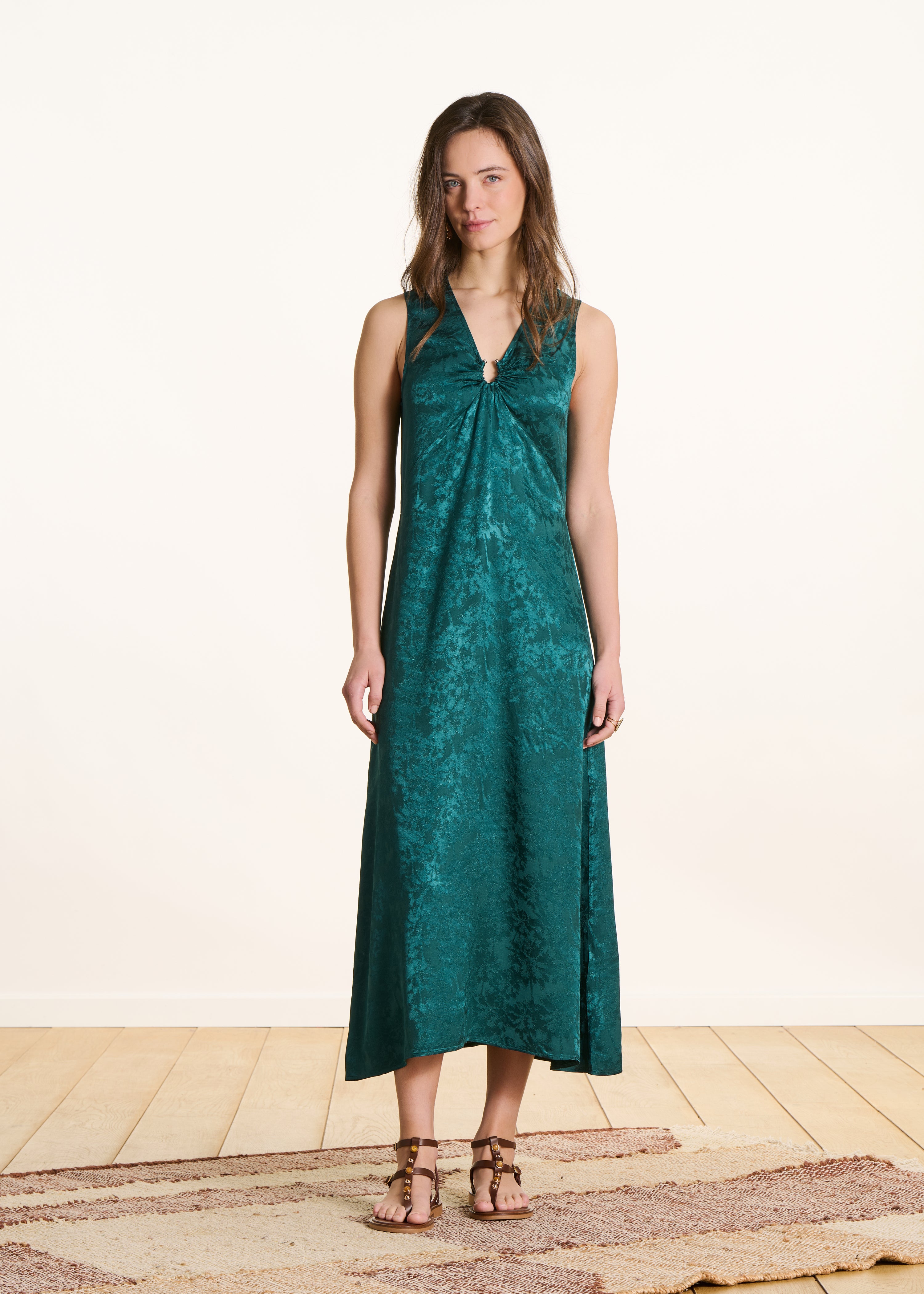 Fließendes langes Kleid in Petrolgrün aus Jacquard