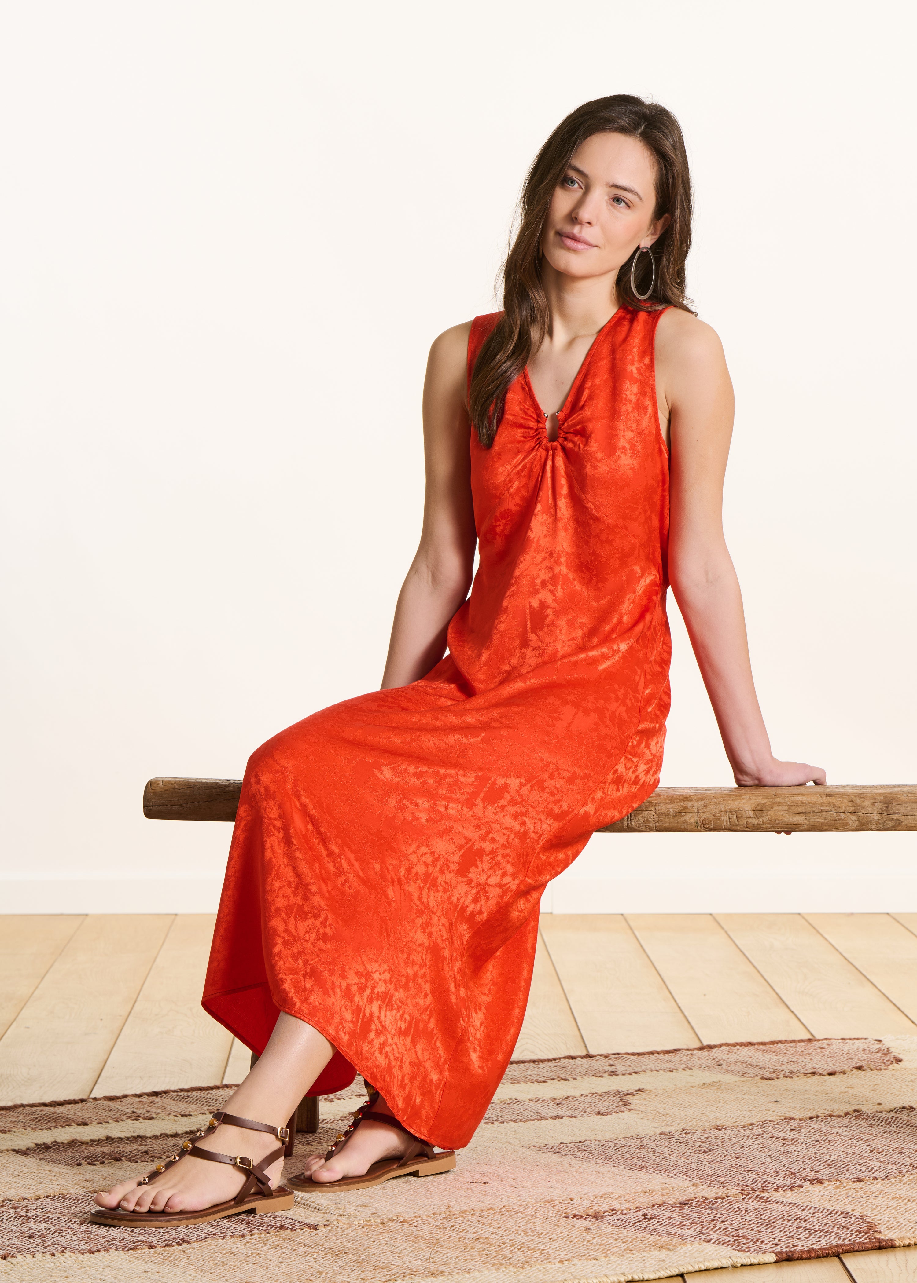 Abito lungo fluido arancione in jacquard