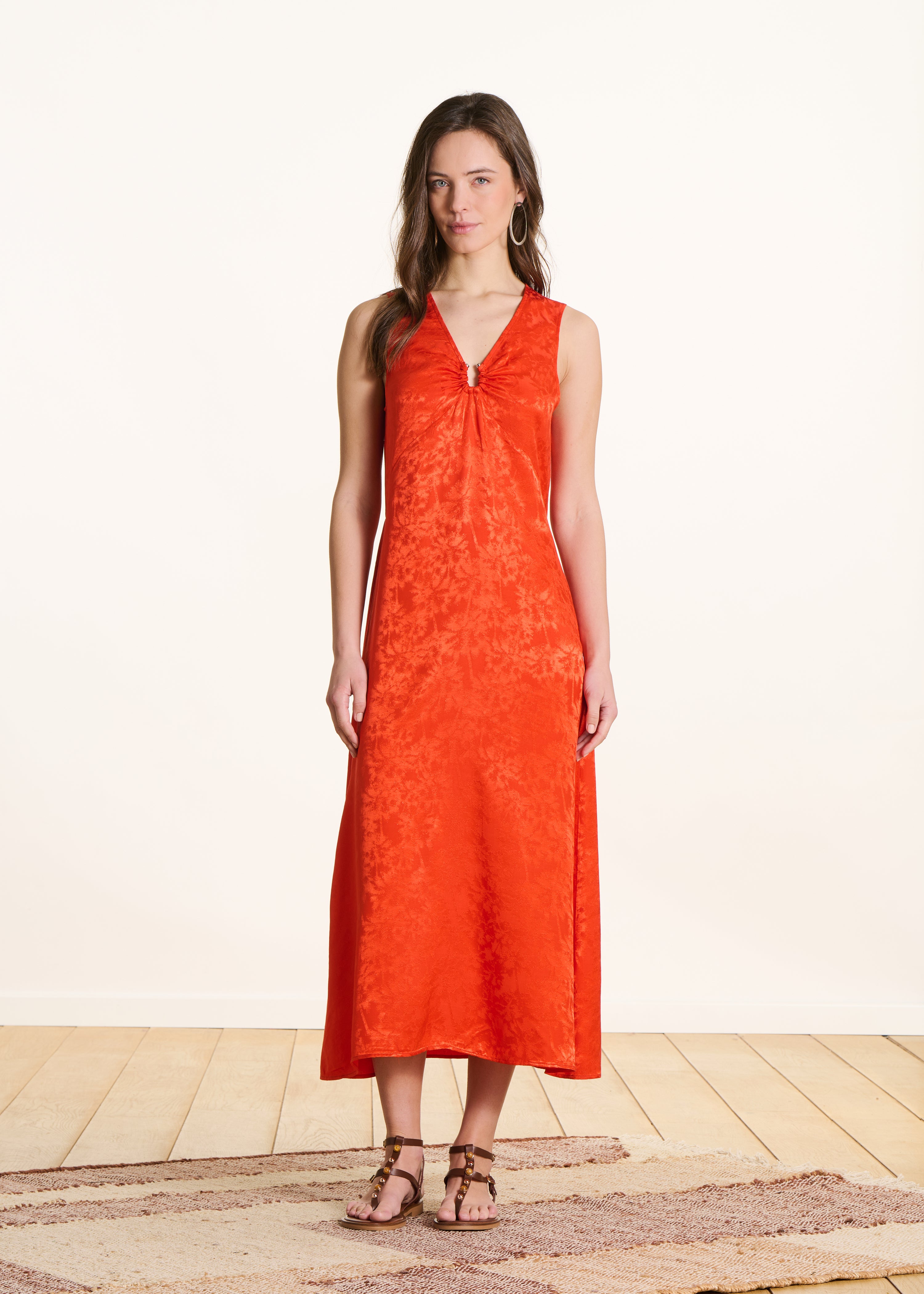 Abito lungo fluido arancione in jacquard
