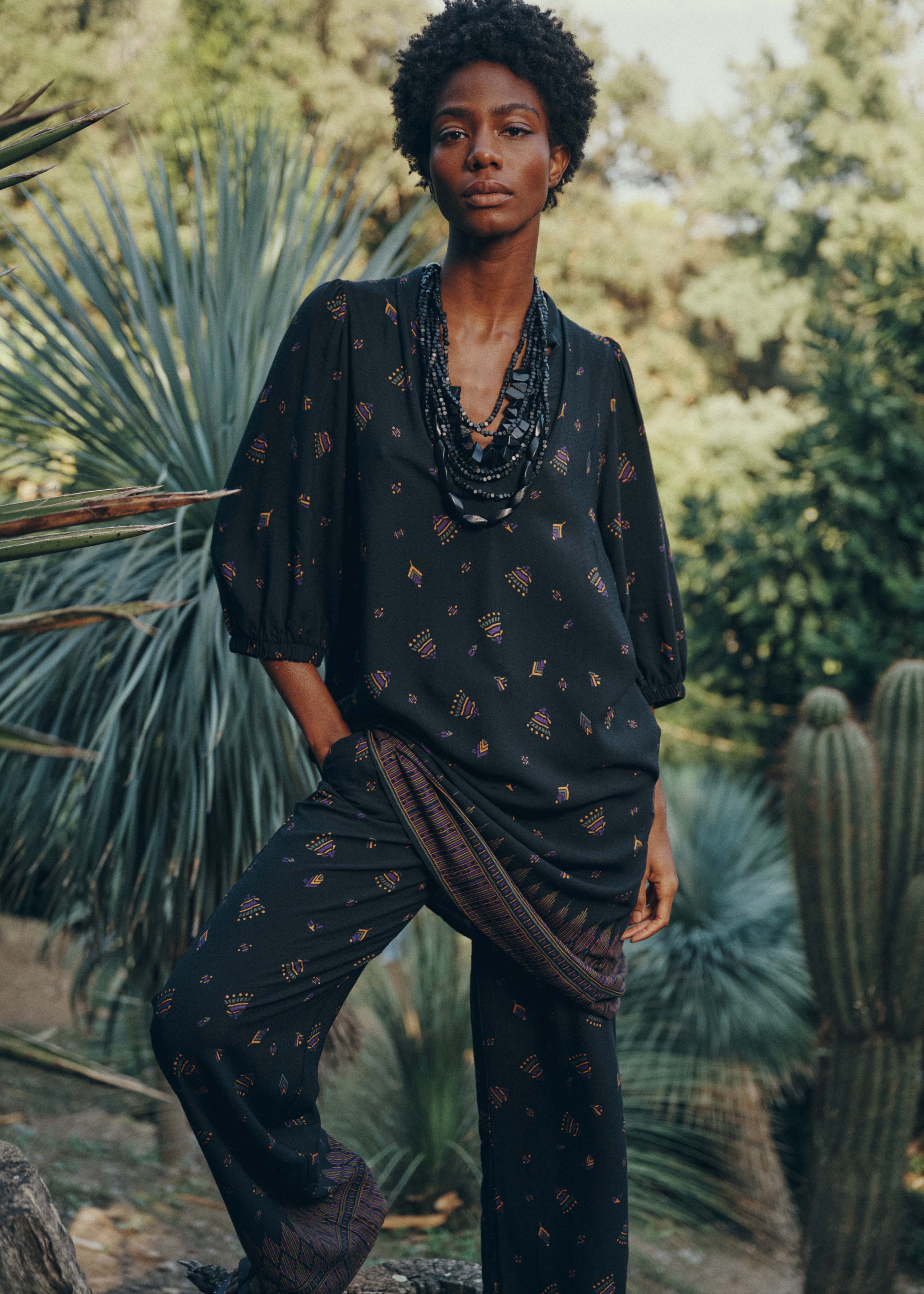 Loose short black dress with print