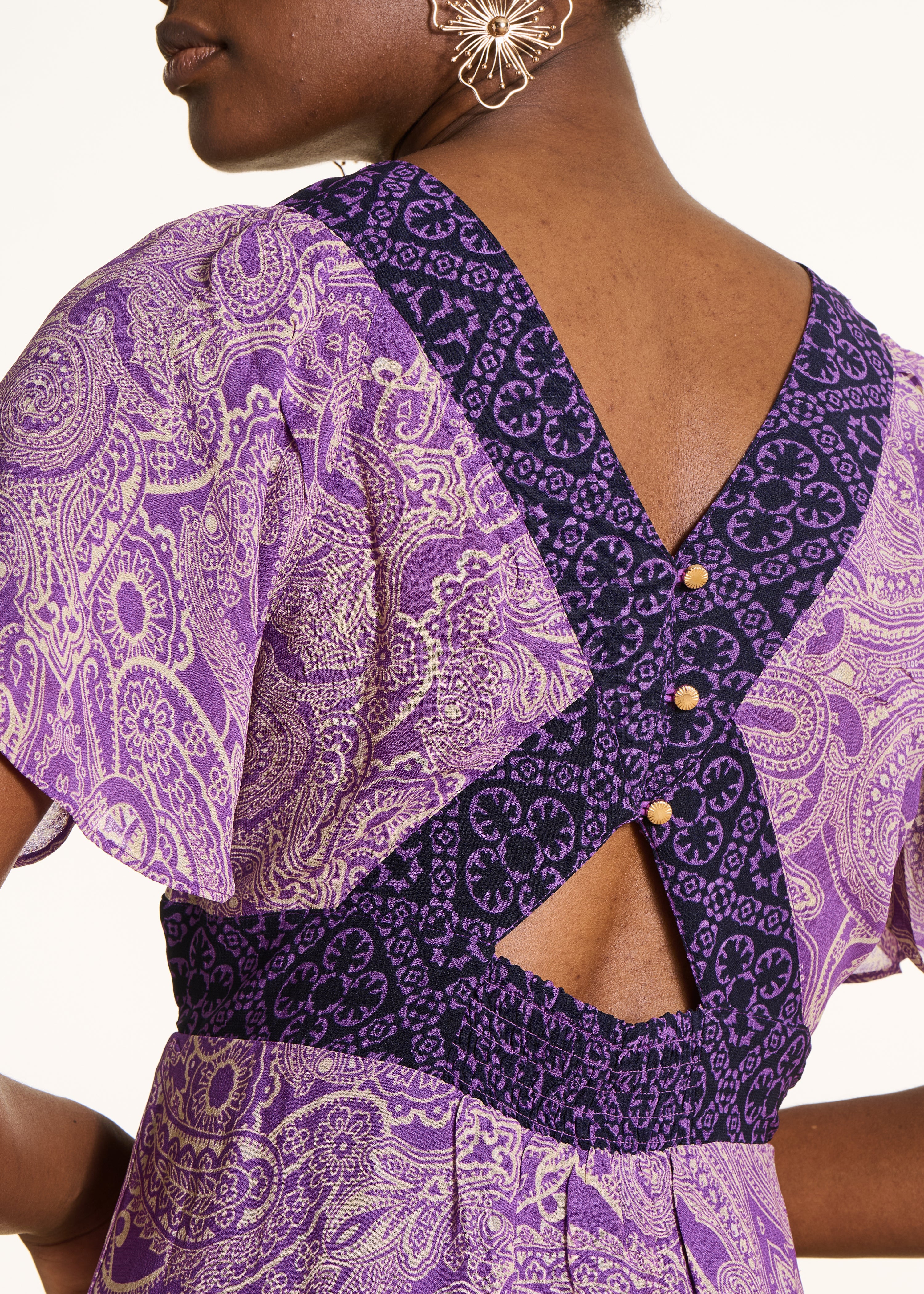Robe longue en voile violet à imprimé