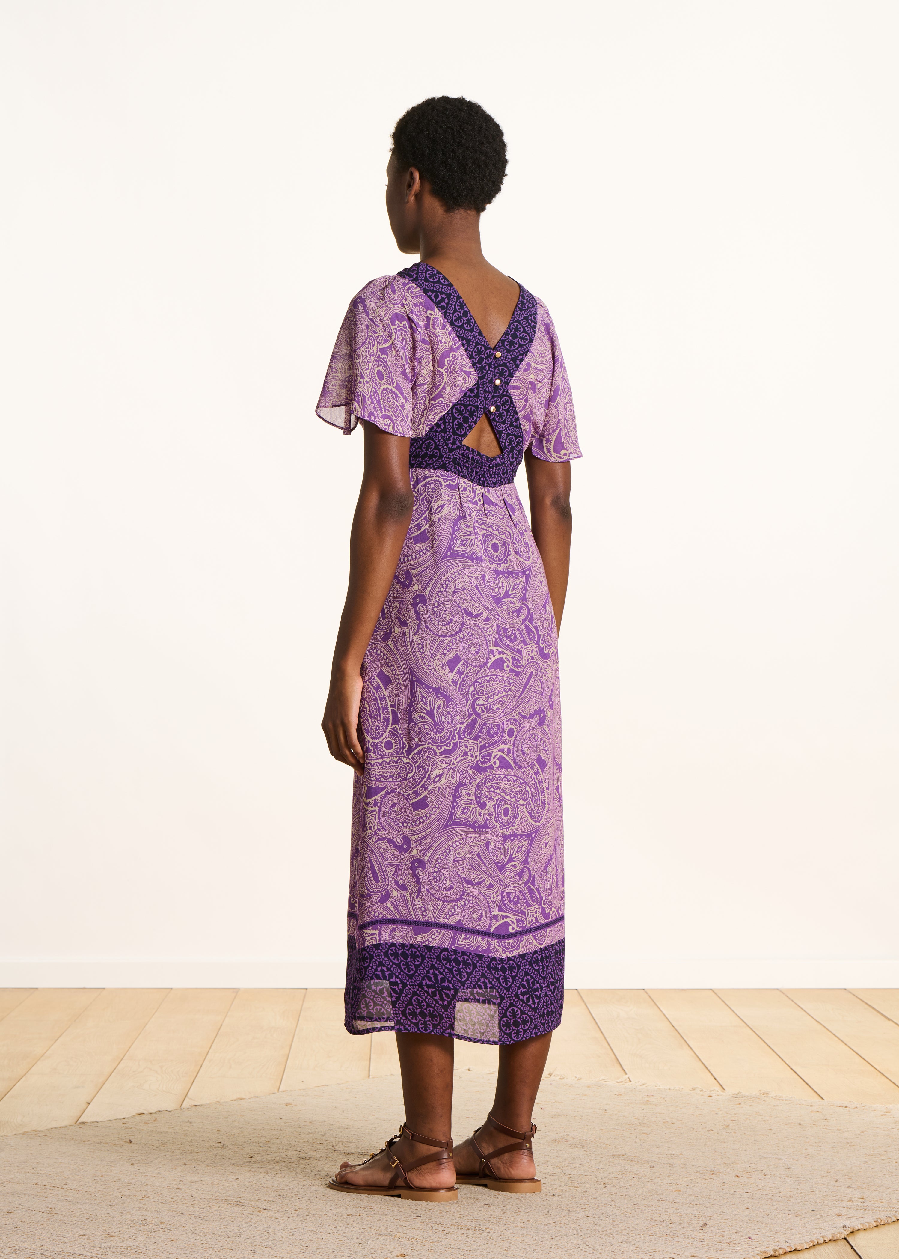 Robe longue en voile violet à imprimé