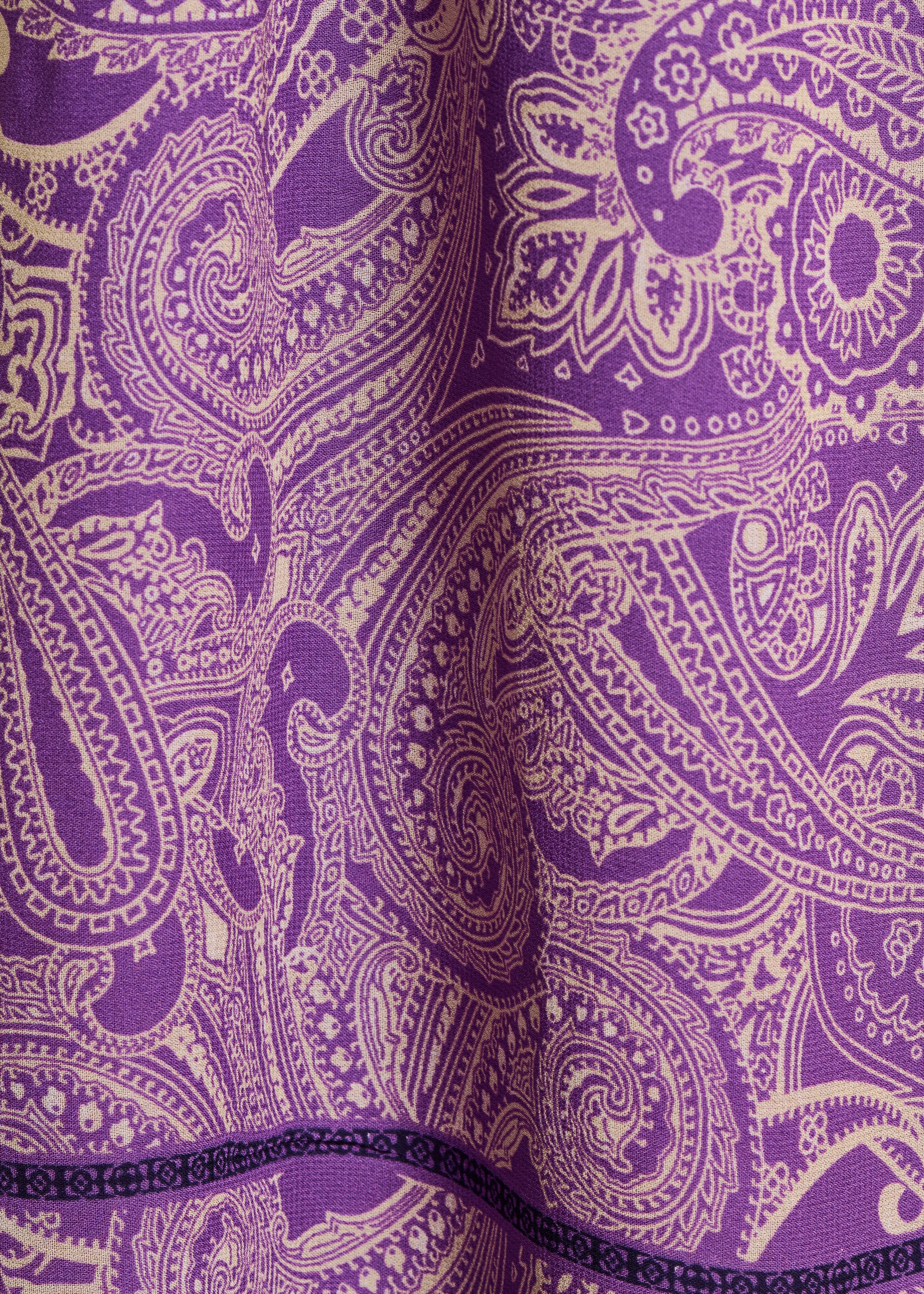 Robe longue en voile violet à imprimé