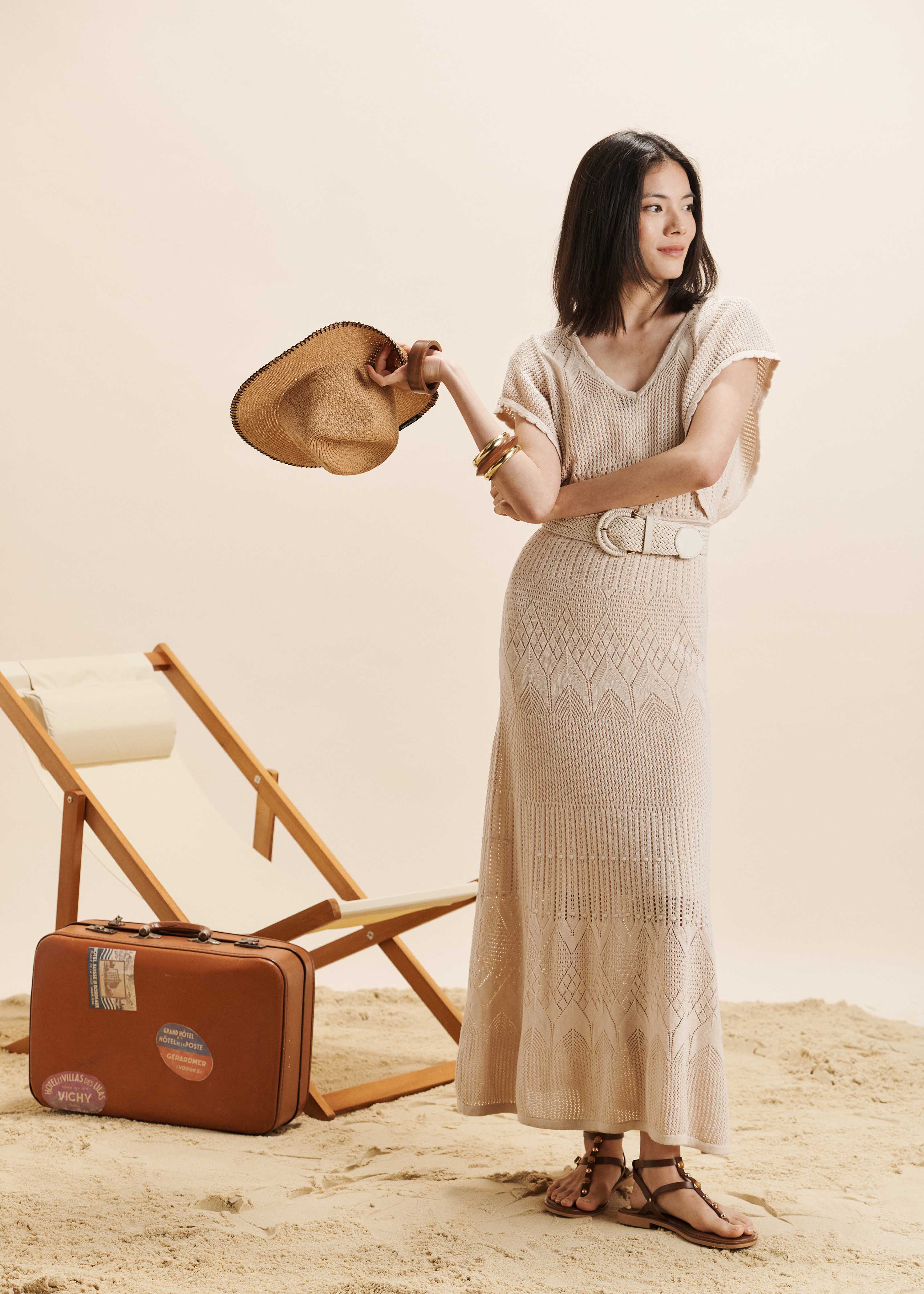 Abito lungo beige in maglia traforata