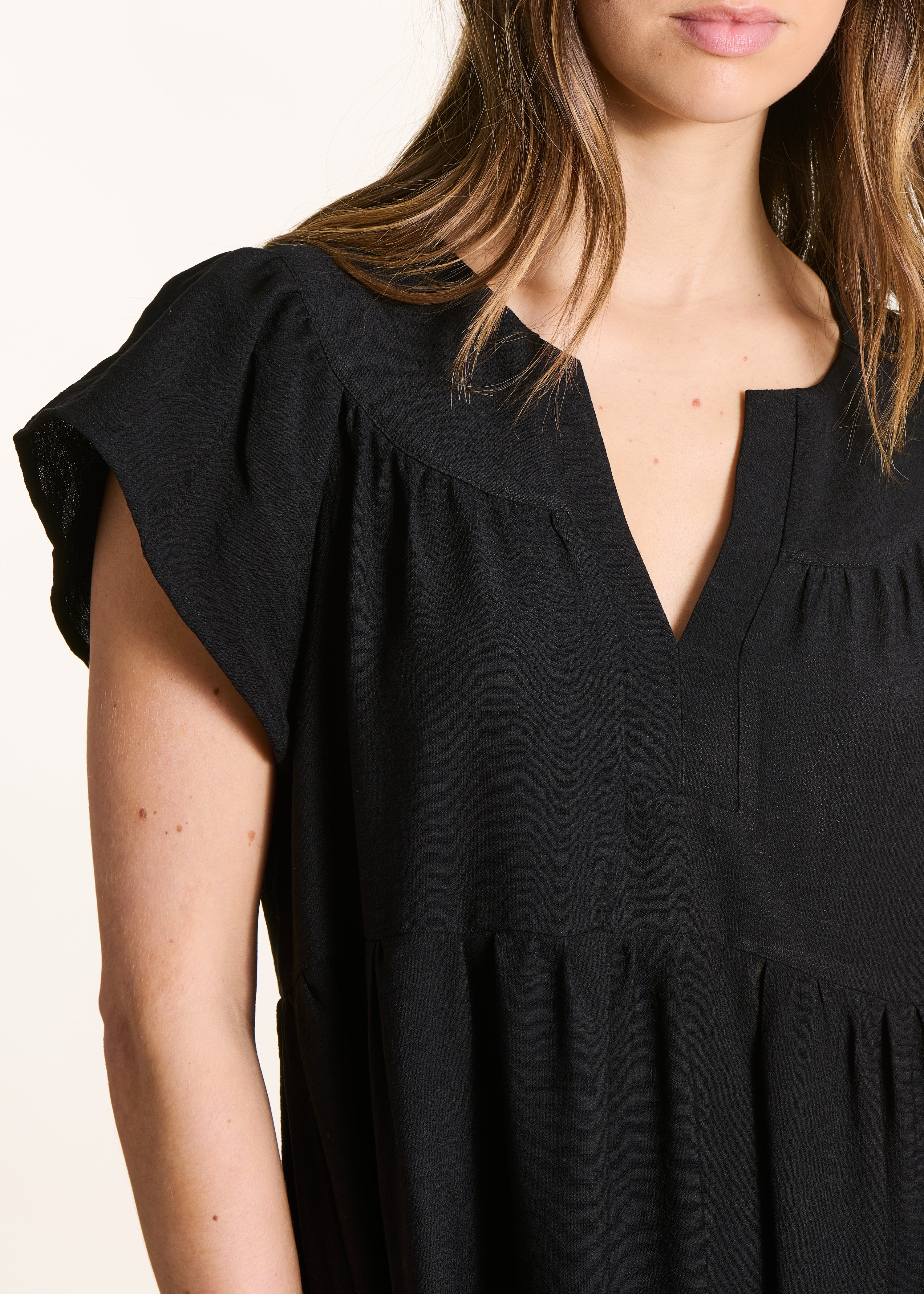 Long black jacquard dress with short sleeves