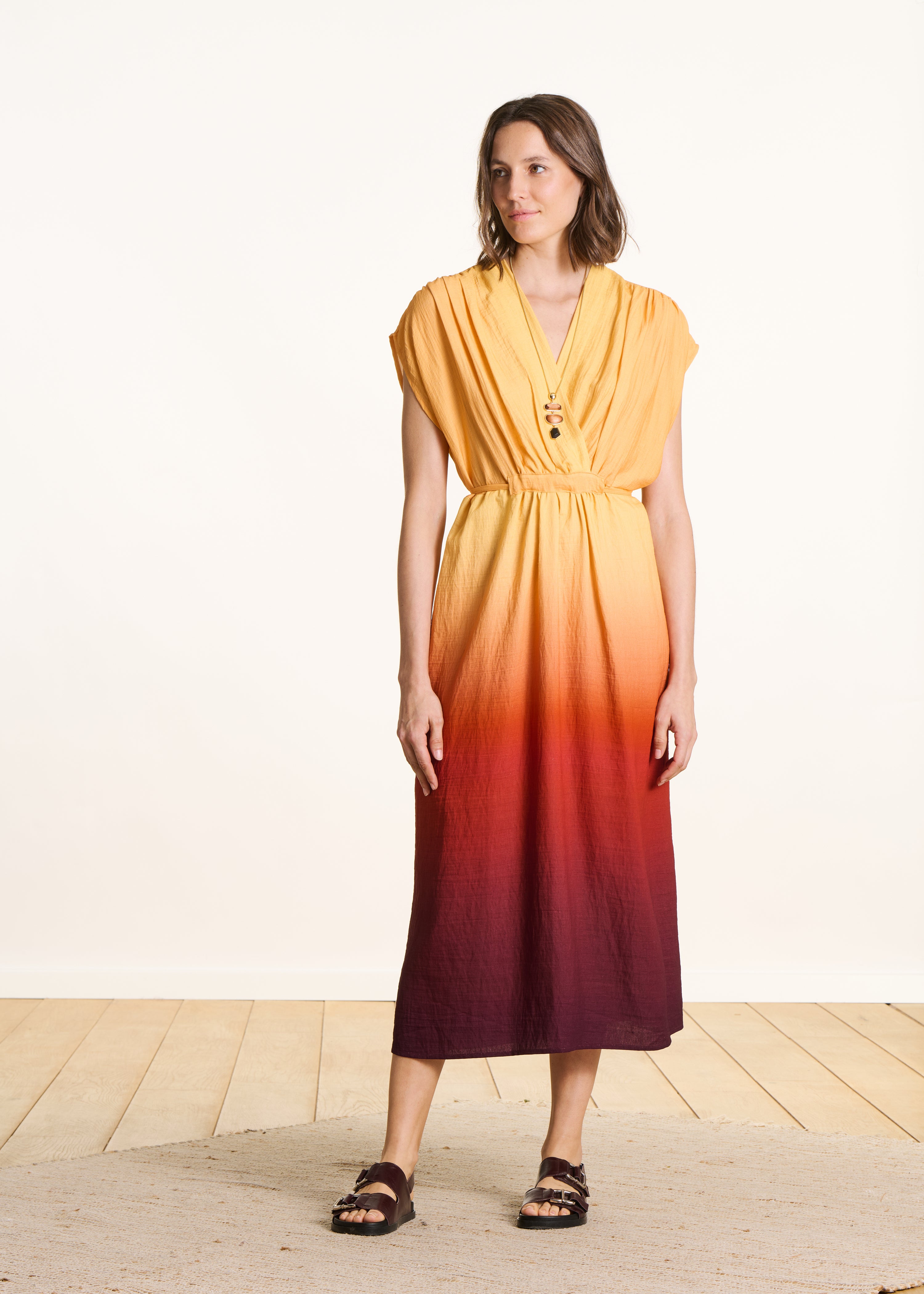 Vestido comprido com estampado tie & dye multicolorido