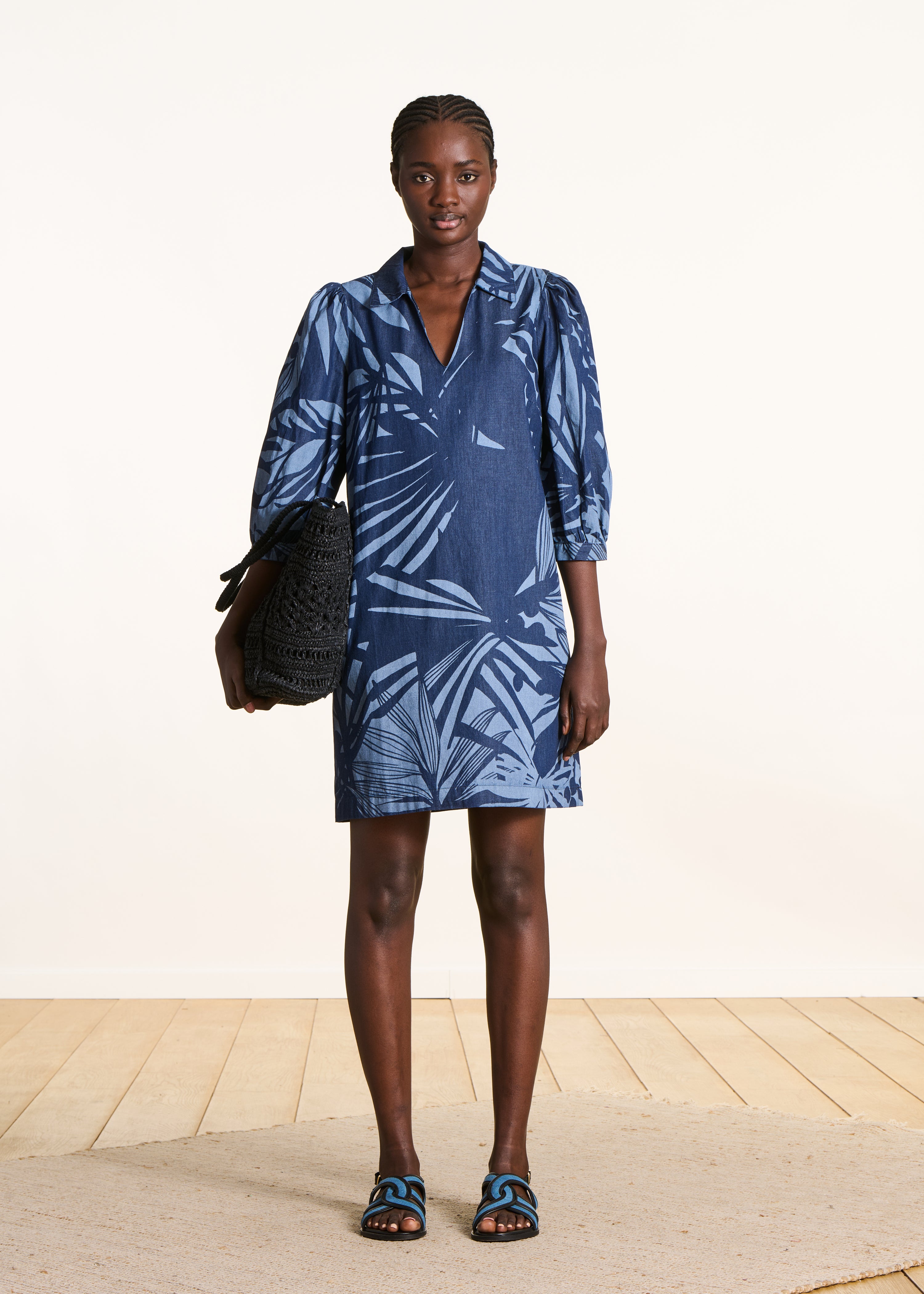 Korte blauwe jurk met print
