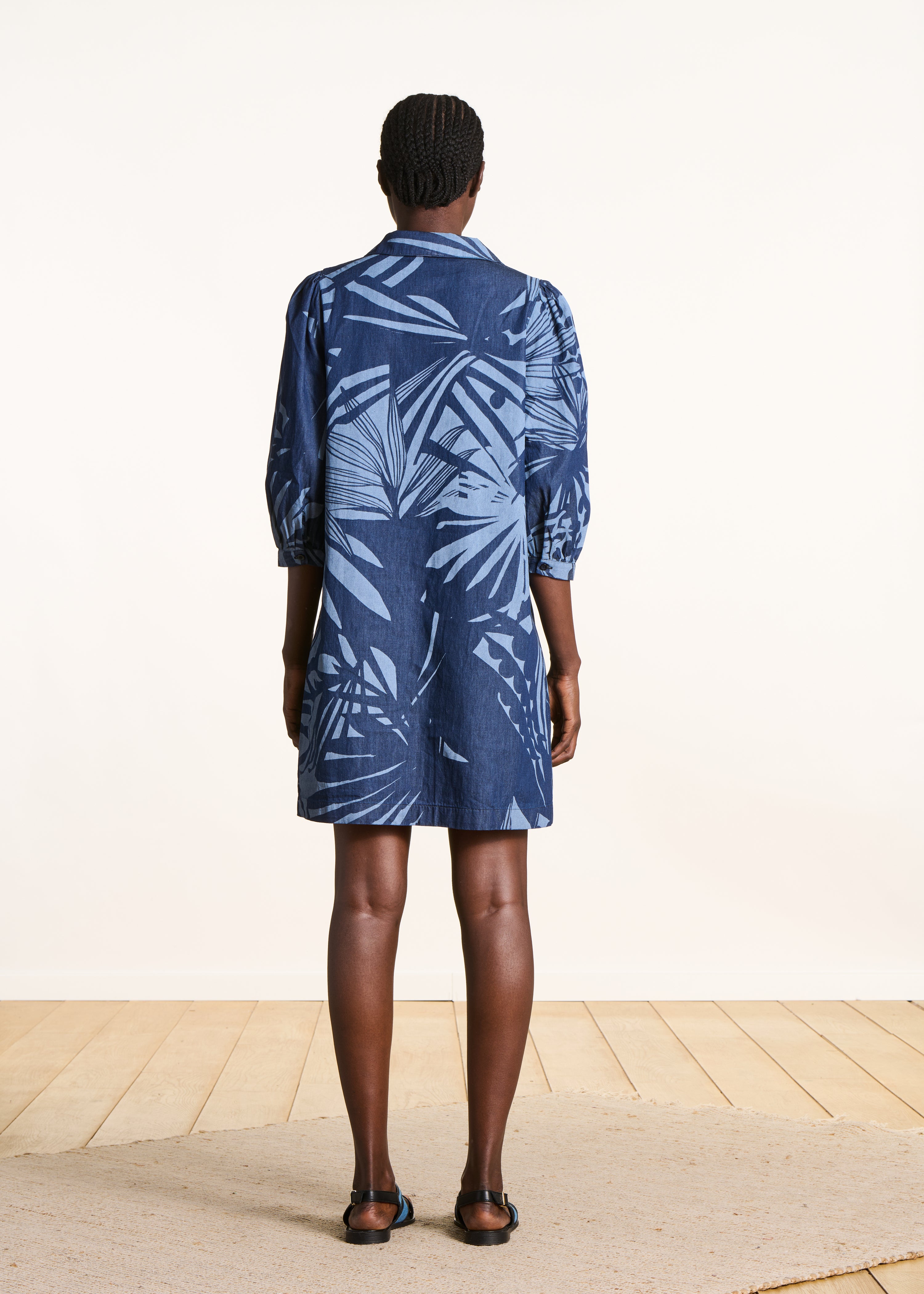 Korte blauwe jurk met print
