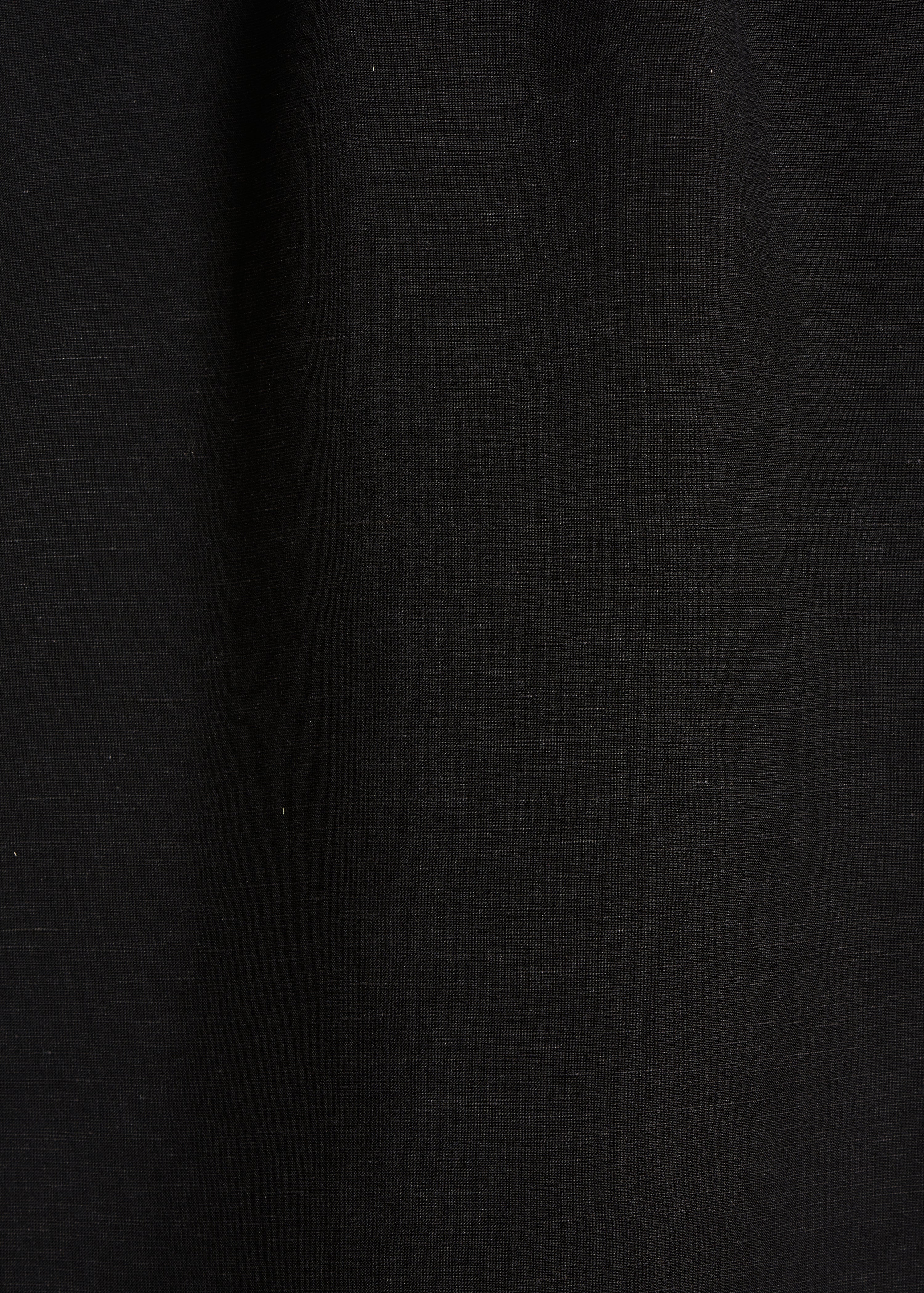 Schwarzes, tailliertes, langes Wickelkleid aus Leinenmischung