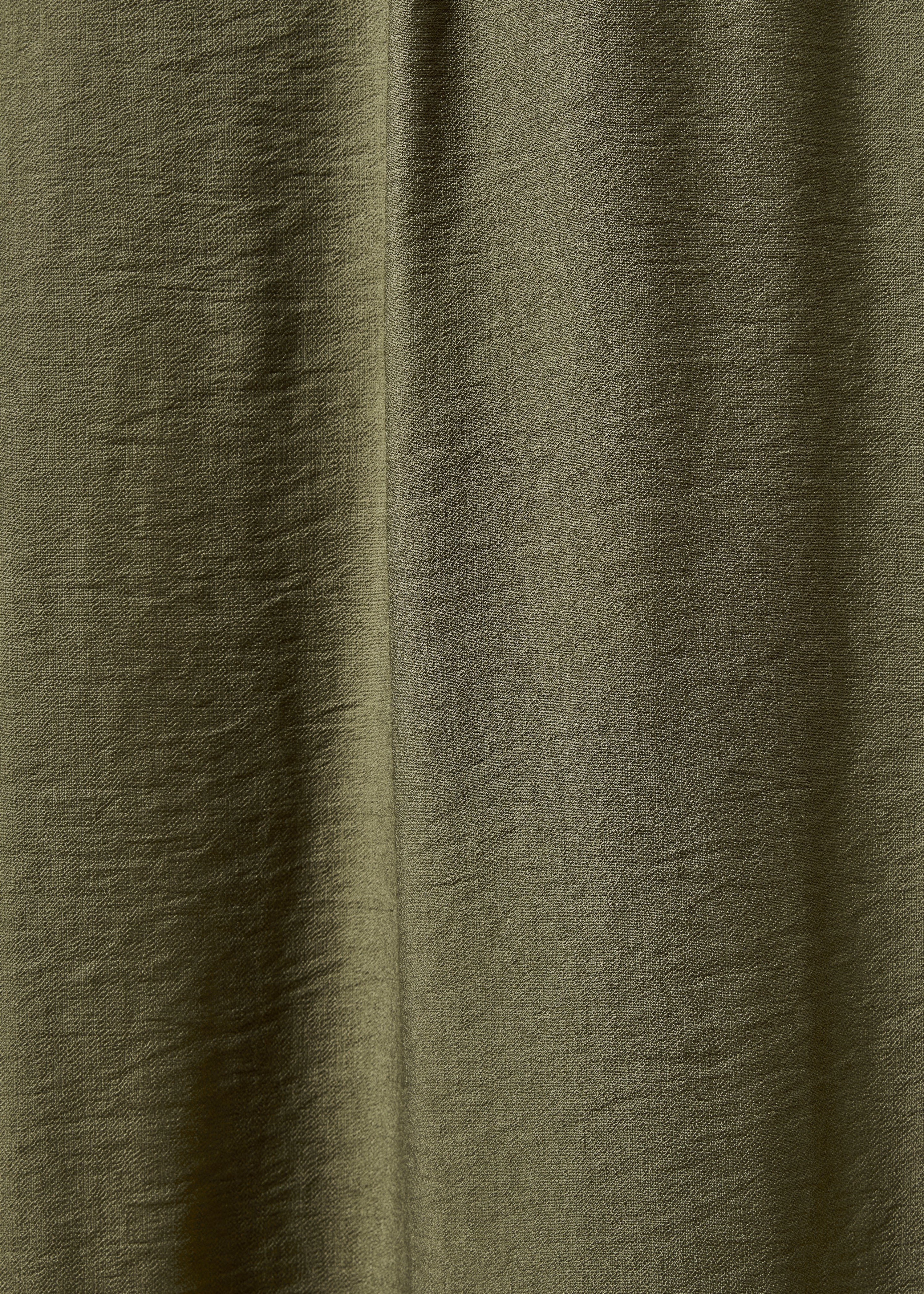 Tailliertes langes Kleid in Khaki mit Wickeloptik