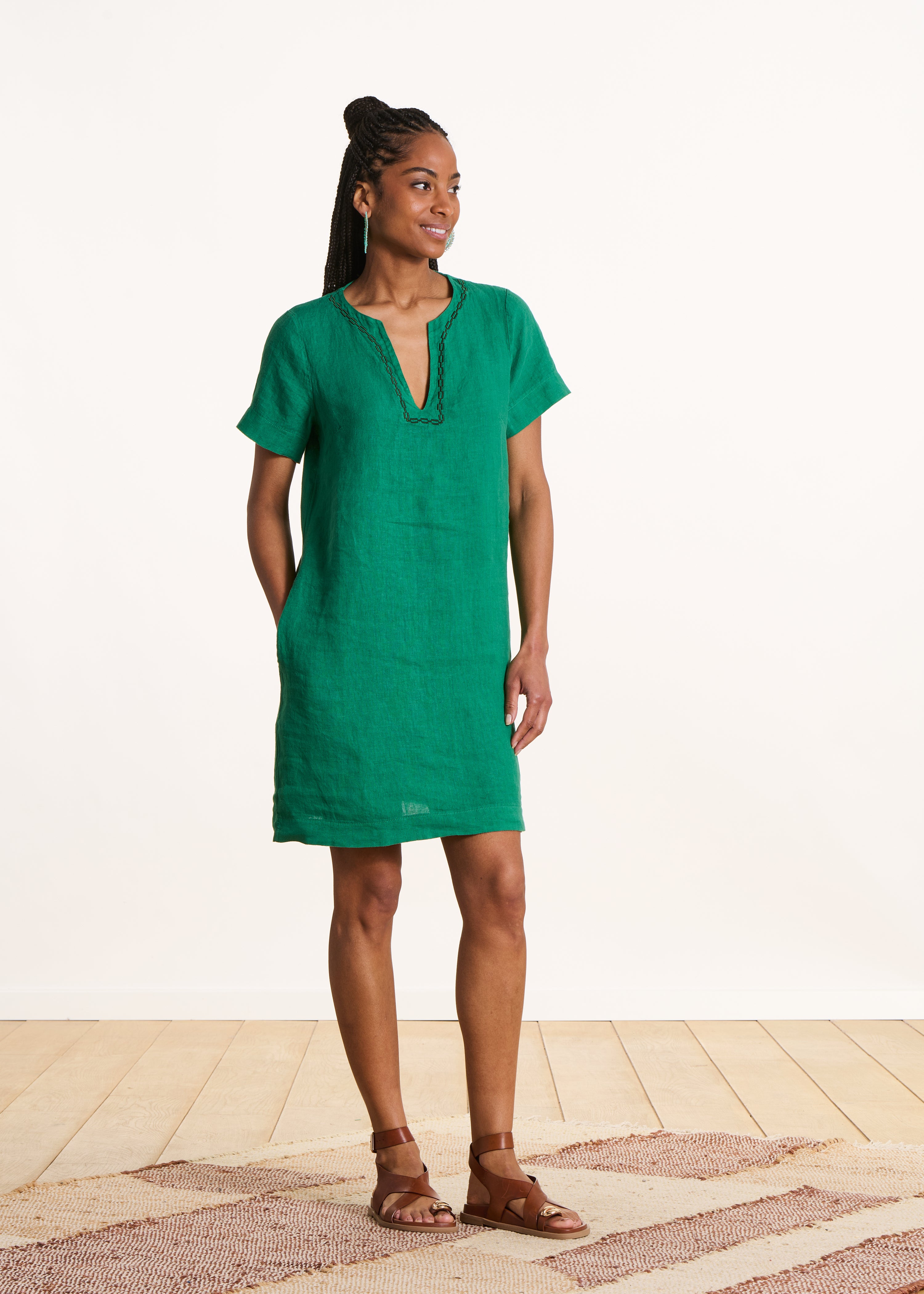Robe courte droite verte en lin