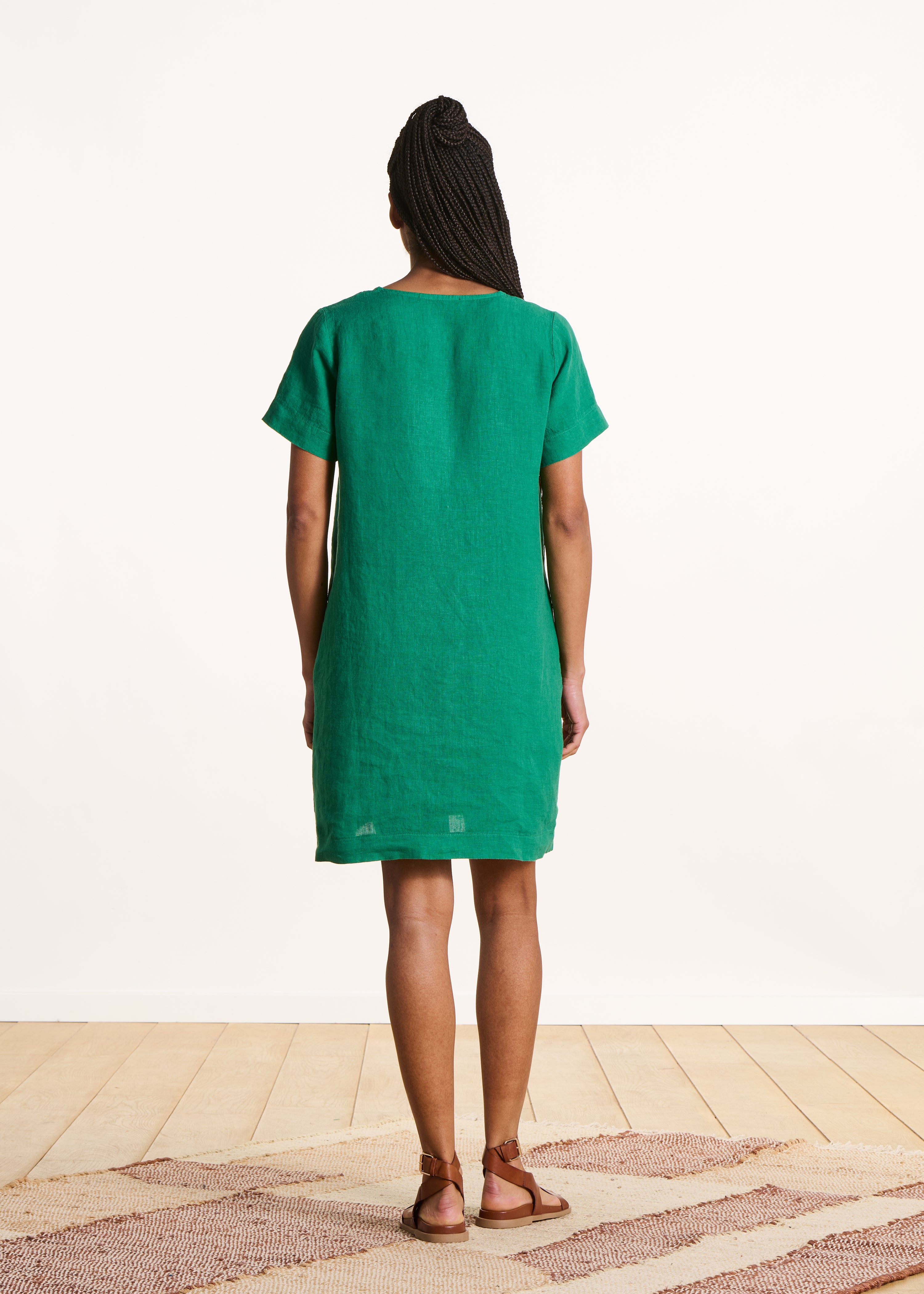 Robe courte droite verte en lin