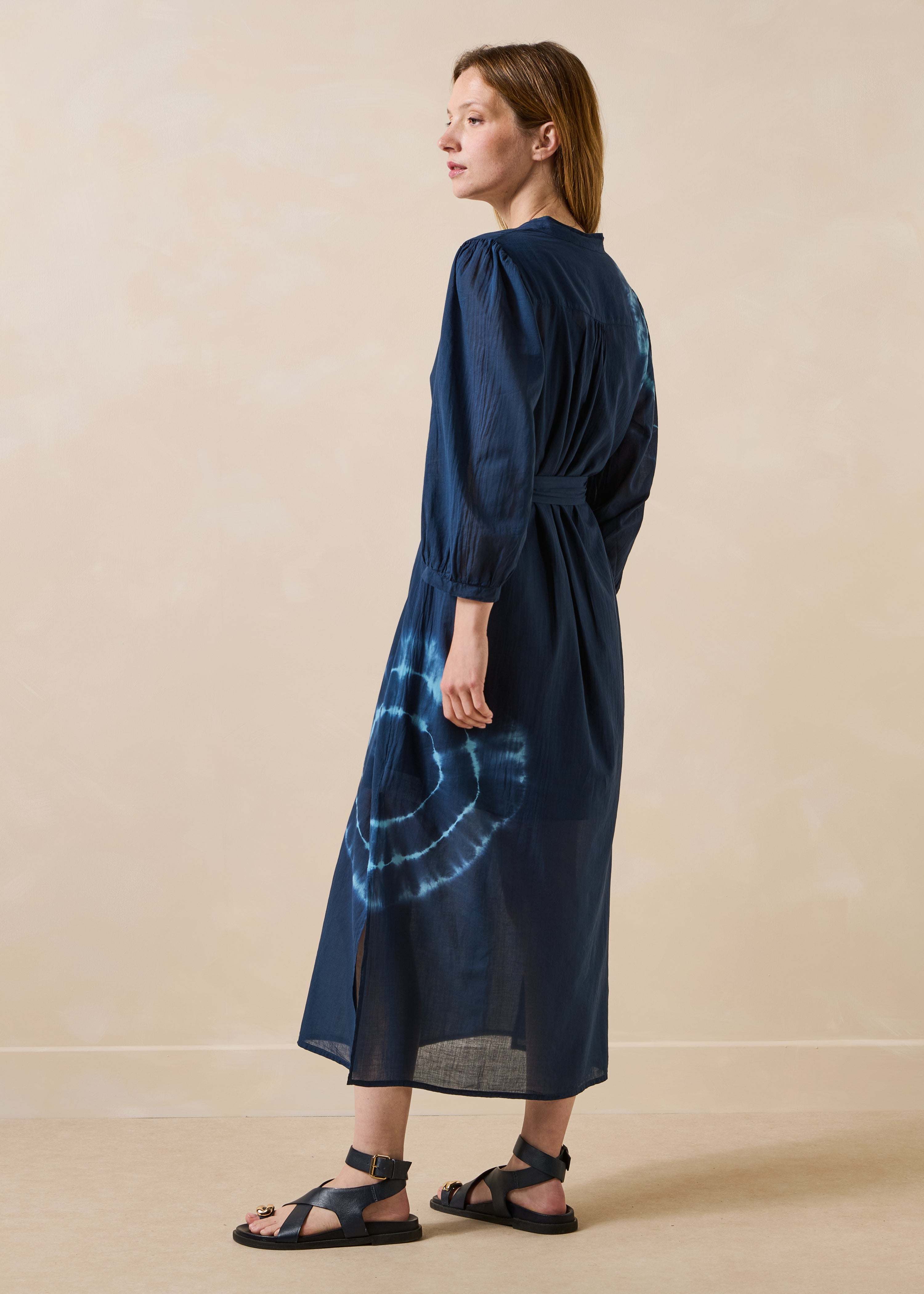 Robe midi en voile de coton bleu foncé imprimé tie & dye