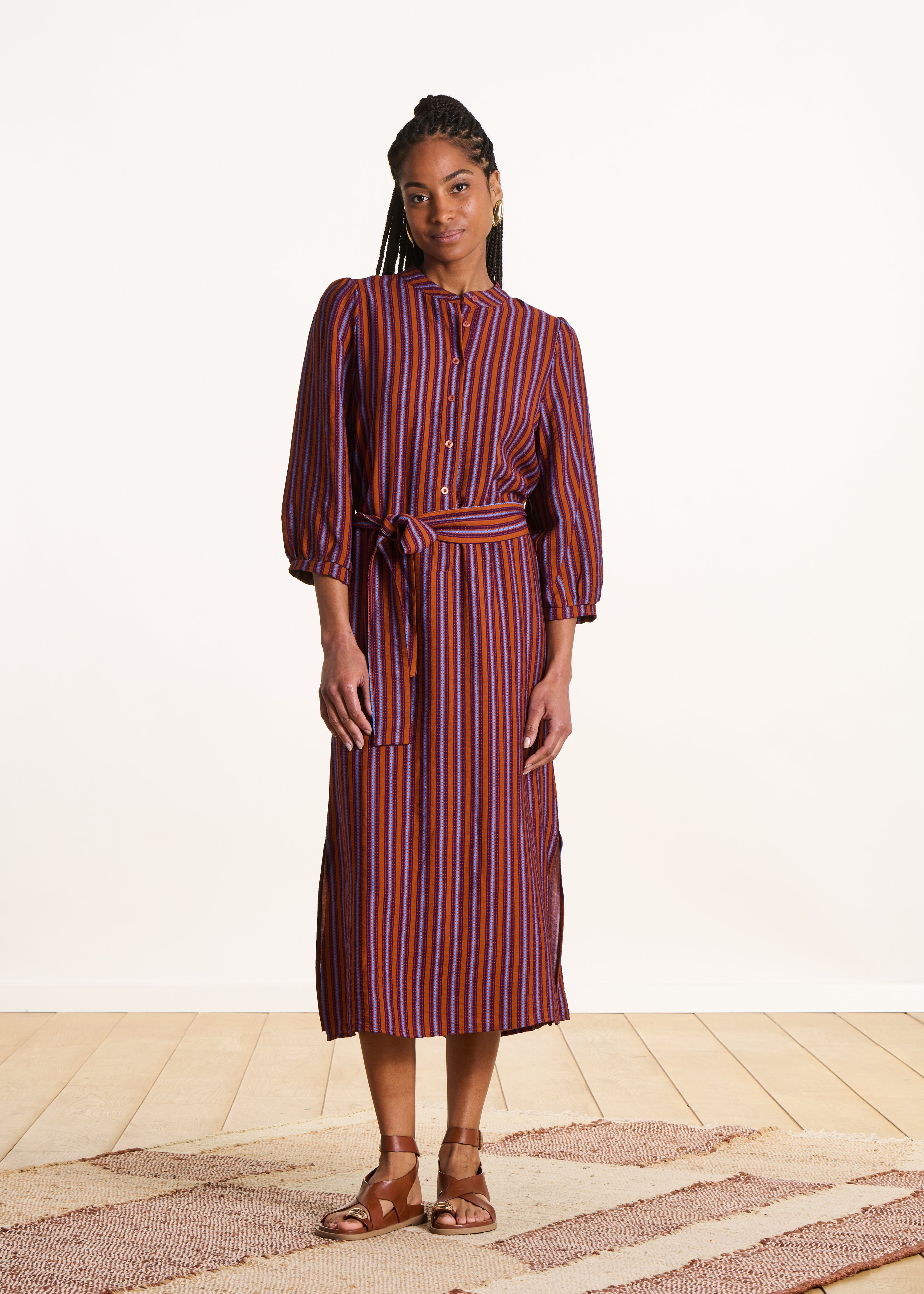 Robe midi boutonnée à rayures violet et orange